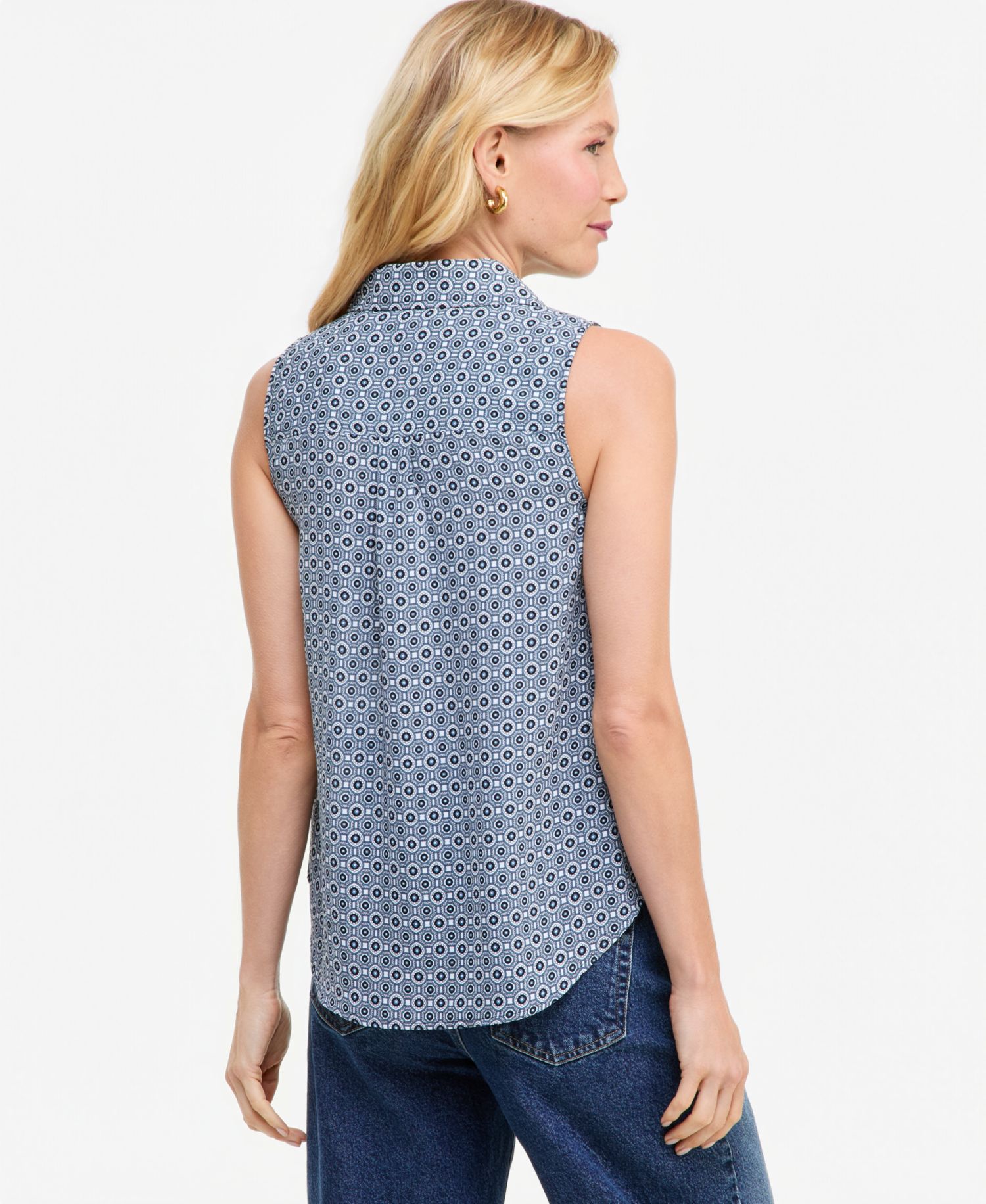 Women's Sleeveless Button-Up Geometric-Print Blouse