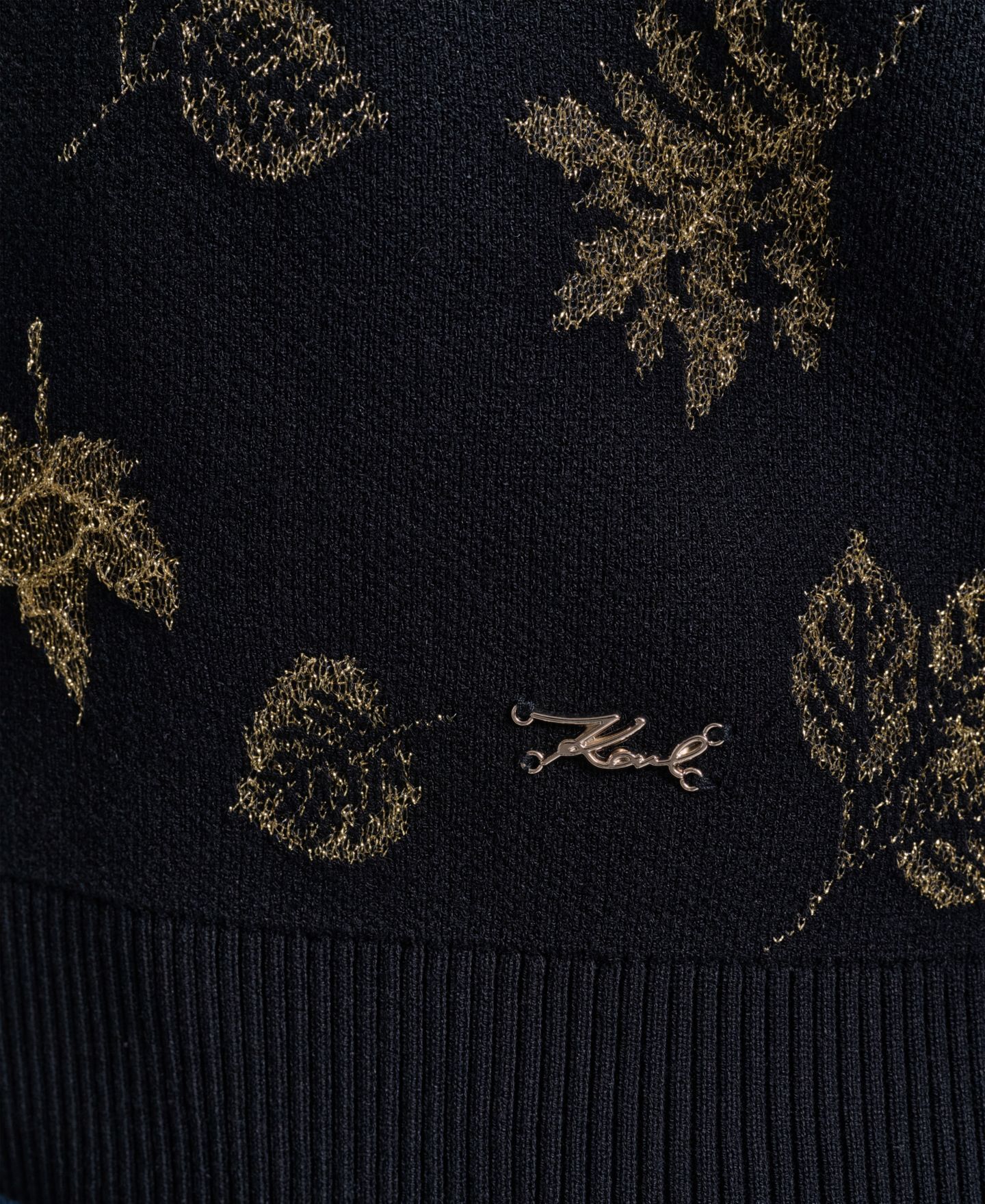 Женский свитер KARL LAGERFELD PARIS Petite Metallic-Leaf Print Crewneck, цвет: Чёрный / Золотой — фото 6