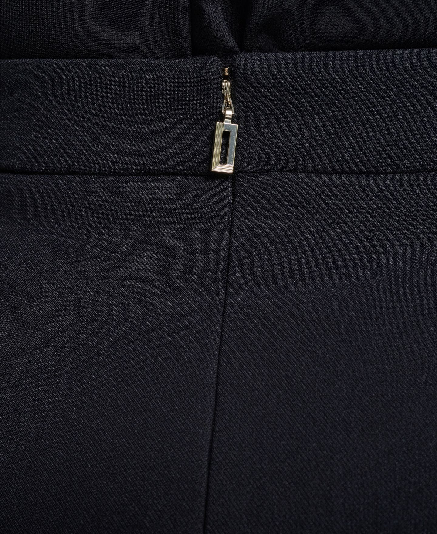 Женская юбка KARL LAGERFELD PARIS Petite High-Waisted Pleated A-Line, цвет: Чёрный — фото 6