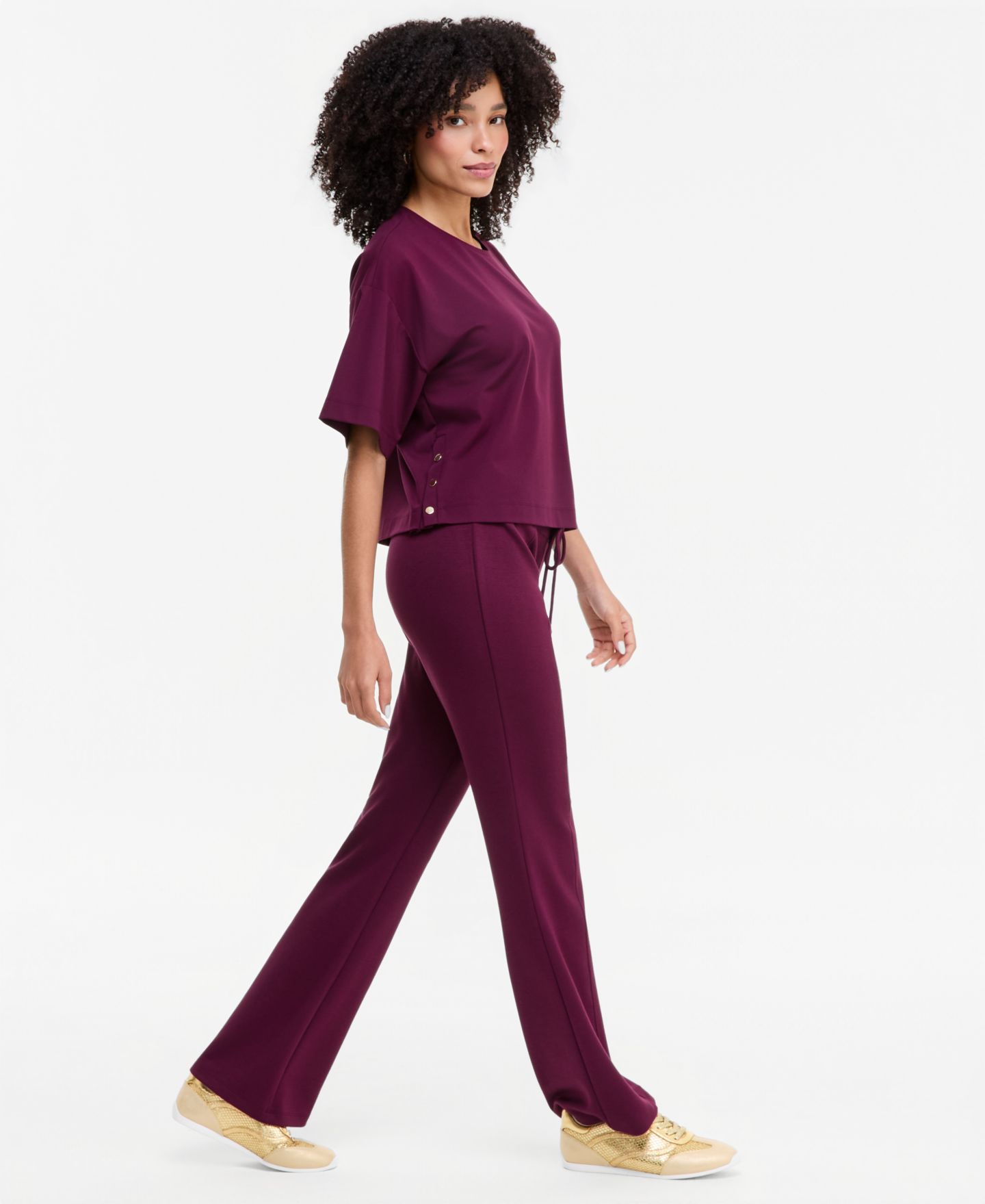 Женские комплекты I.N.C. International Concepts Crewneck Short-Sleeve Top and Flare-Leg Sweatpants, цвет: Ягодный винный — фото 3