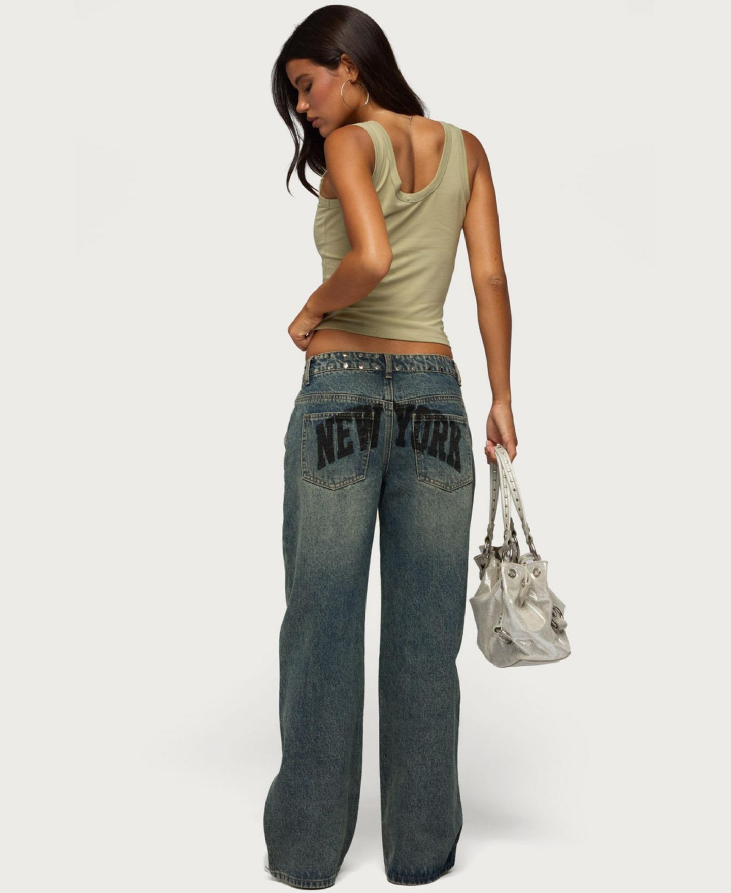 Женские джинсы Edikted Nyc Low-Rise Baggy Studded, цвет: Синий потёртый — фото 3