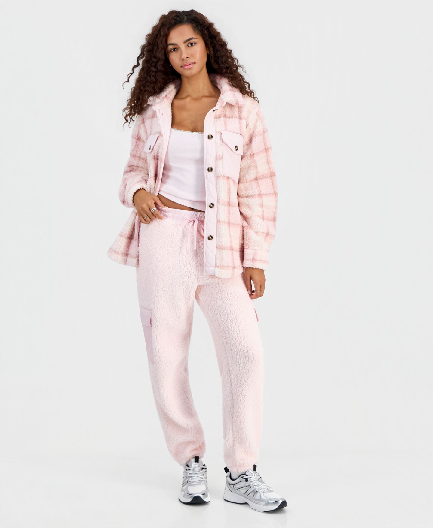 Женские брюки Hippie Rose Juniors' Sherpa Cargo Mid-Rise, цвет: Ballet Slipper — фото 4