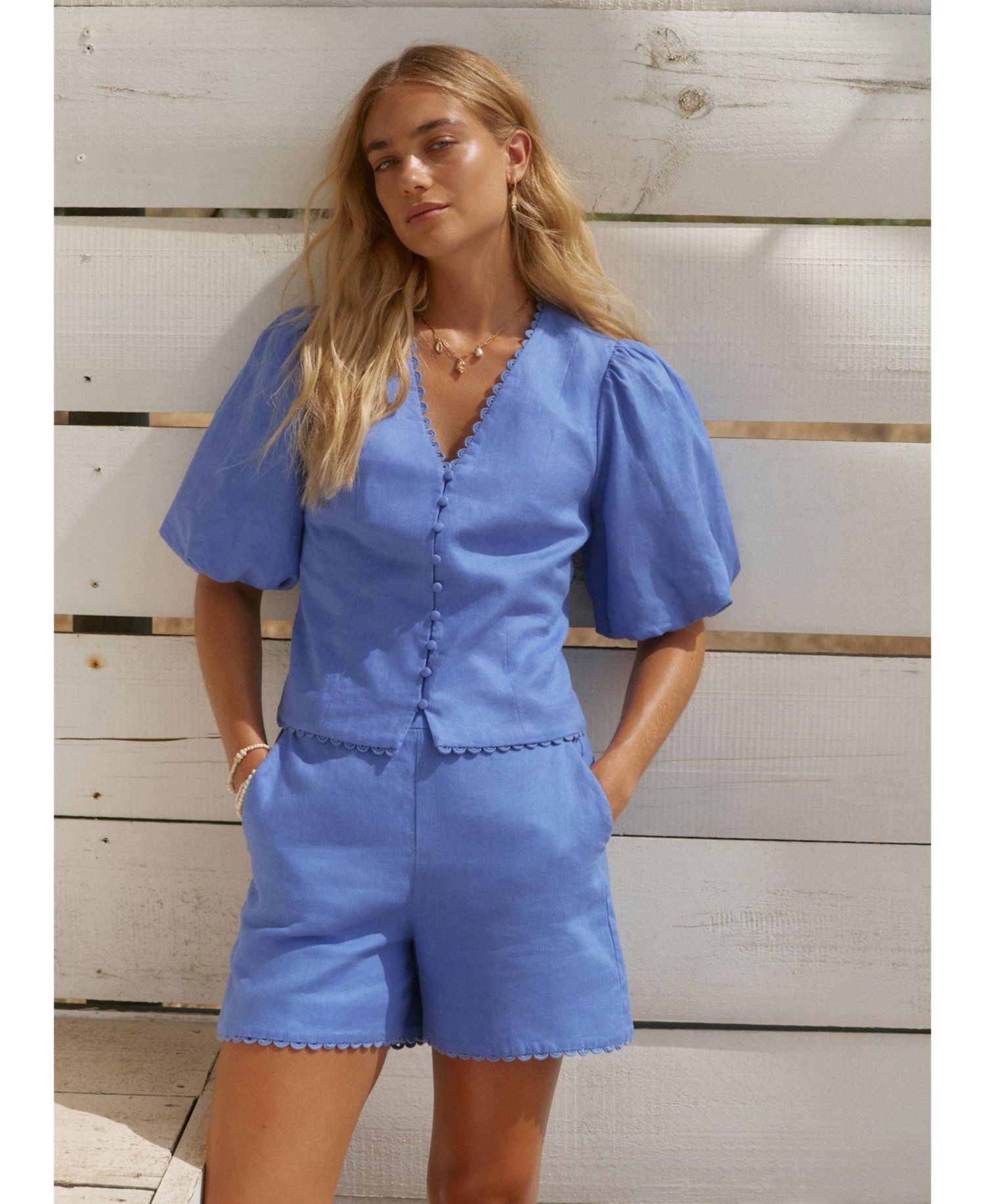 Women's V-Neck Short Puff-Sleeve Scalloped Edge Blouse