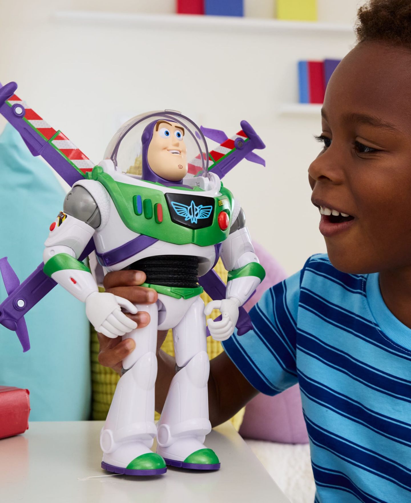 Фигурка Toy Story Buzz Lightyear Flight Mode Hi-Tech, 12 дюймов, 35+ звуков — фото 3