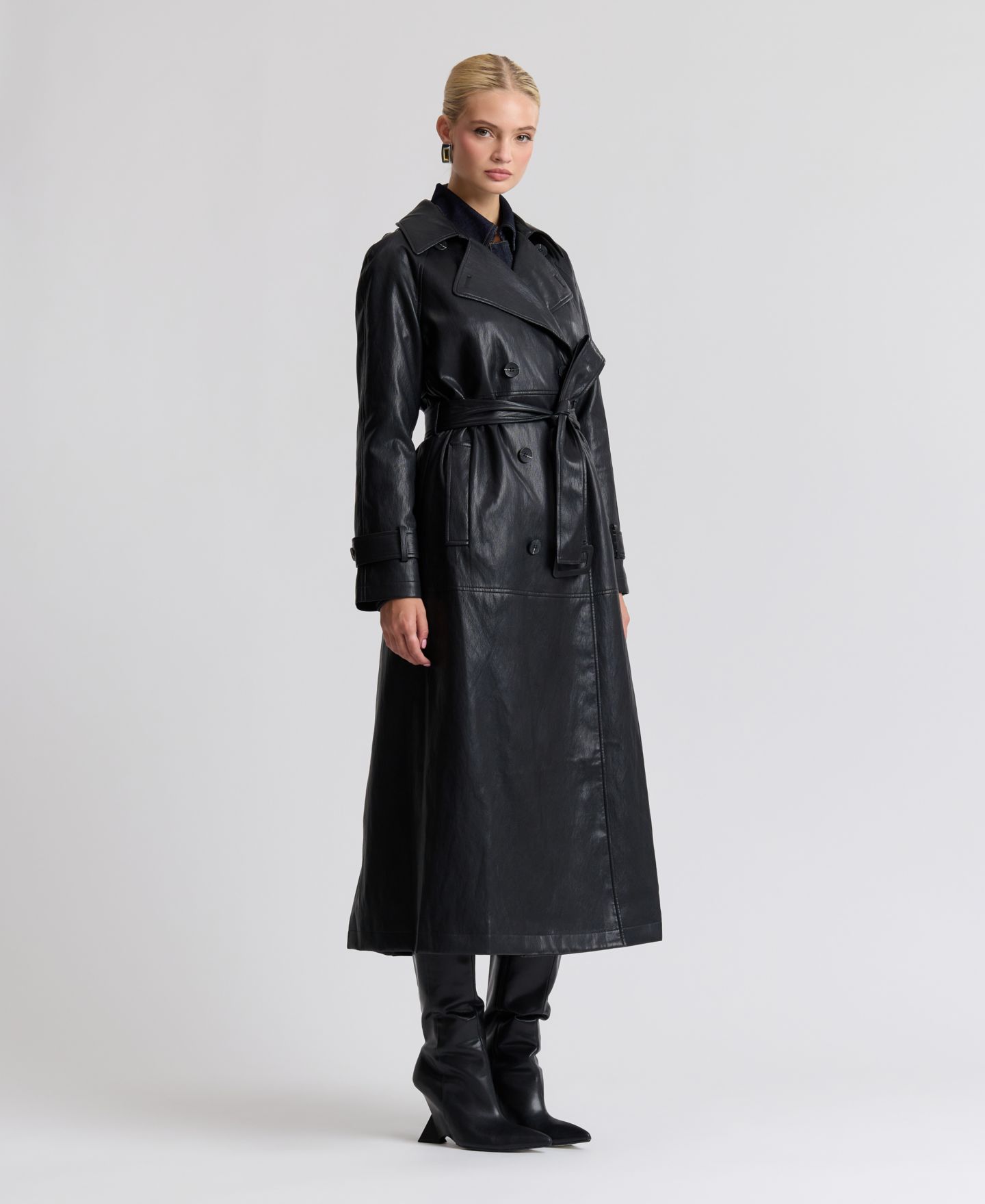 Женское пальто Avec Les Filles Faux-Leather Belted Raglan-Sleeve Trench, цвет: Чёрный — фото 3