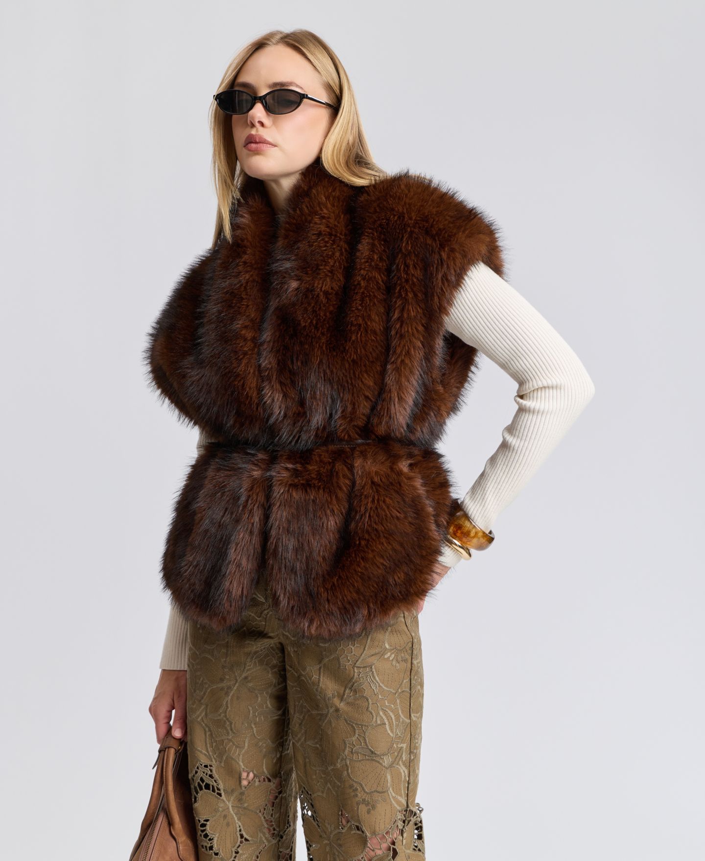 Женский жилет Avec Les Filles Belted Faux Fur Shawl Collar Vest, цвет: Коричневый — фото 2