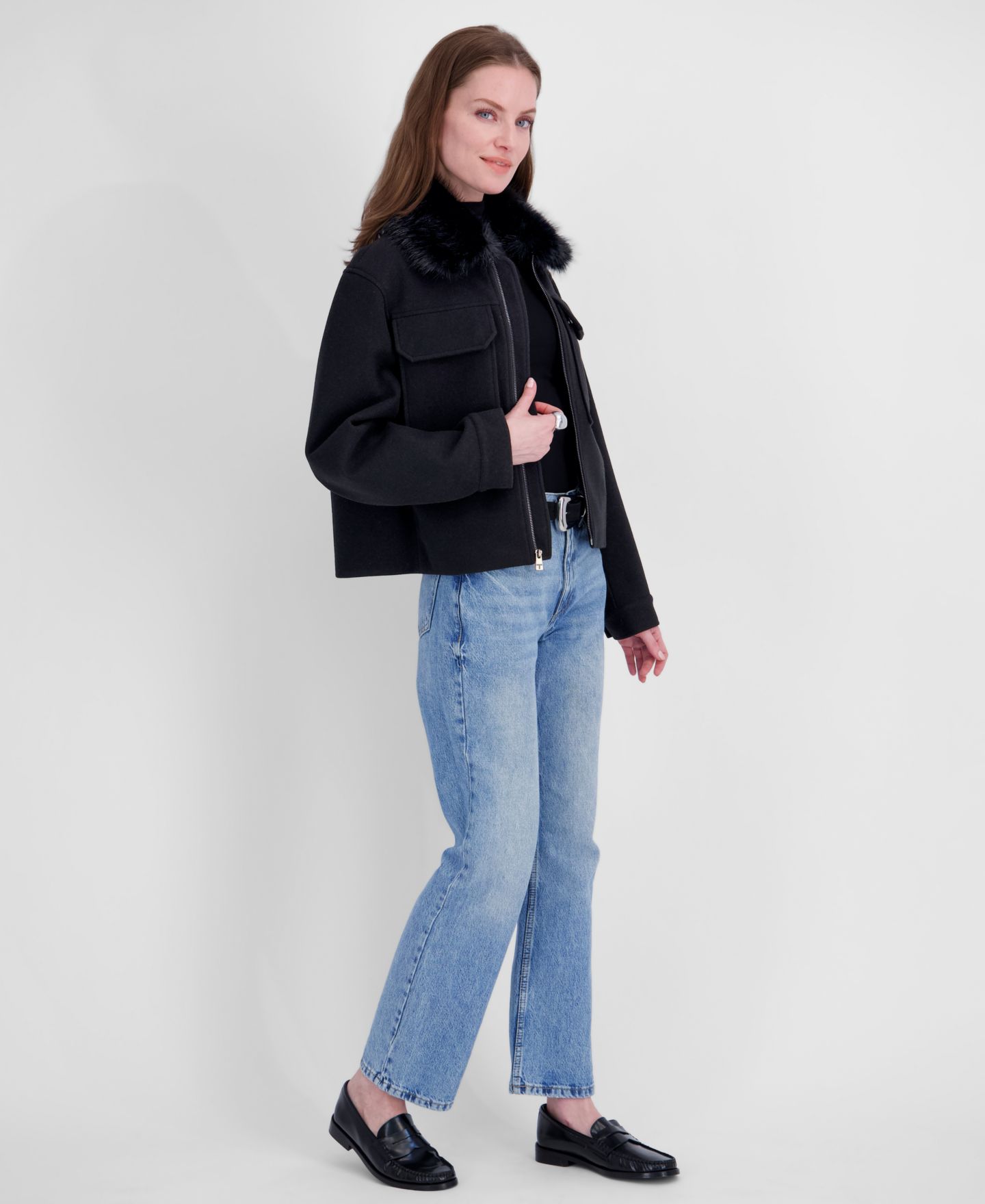 Женское пальто Tahari Detachable Faux-Fur Collar Cropped Coat, цвет: Чёрный — фото 4
