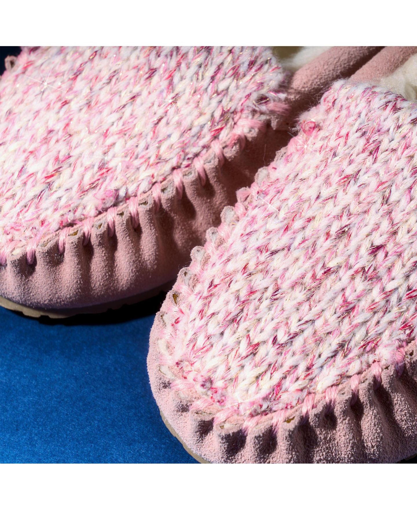 Женские тапочки Minnetonka Cosi Venetian Suede Sparkle Knit Slippers, цвет: Розовый — фото 5