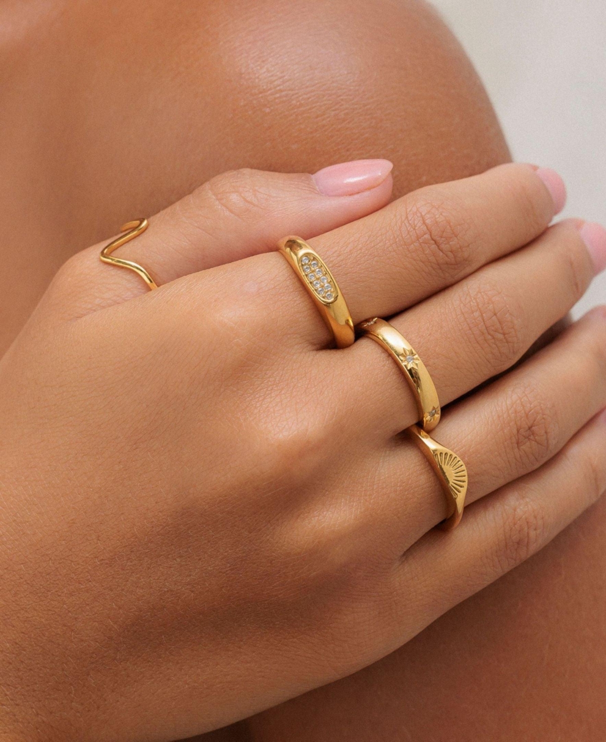 Atolea Sparkling Band Ring