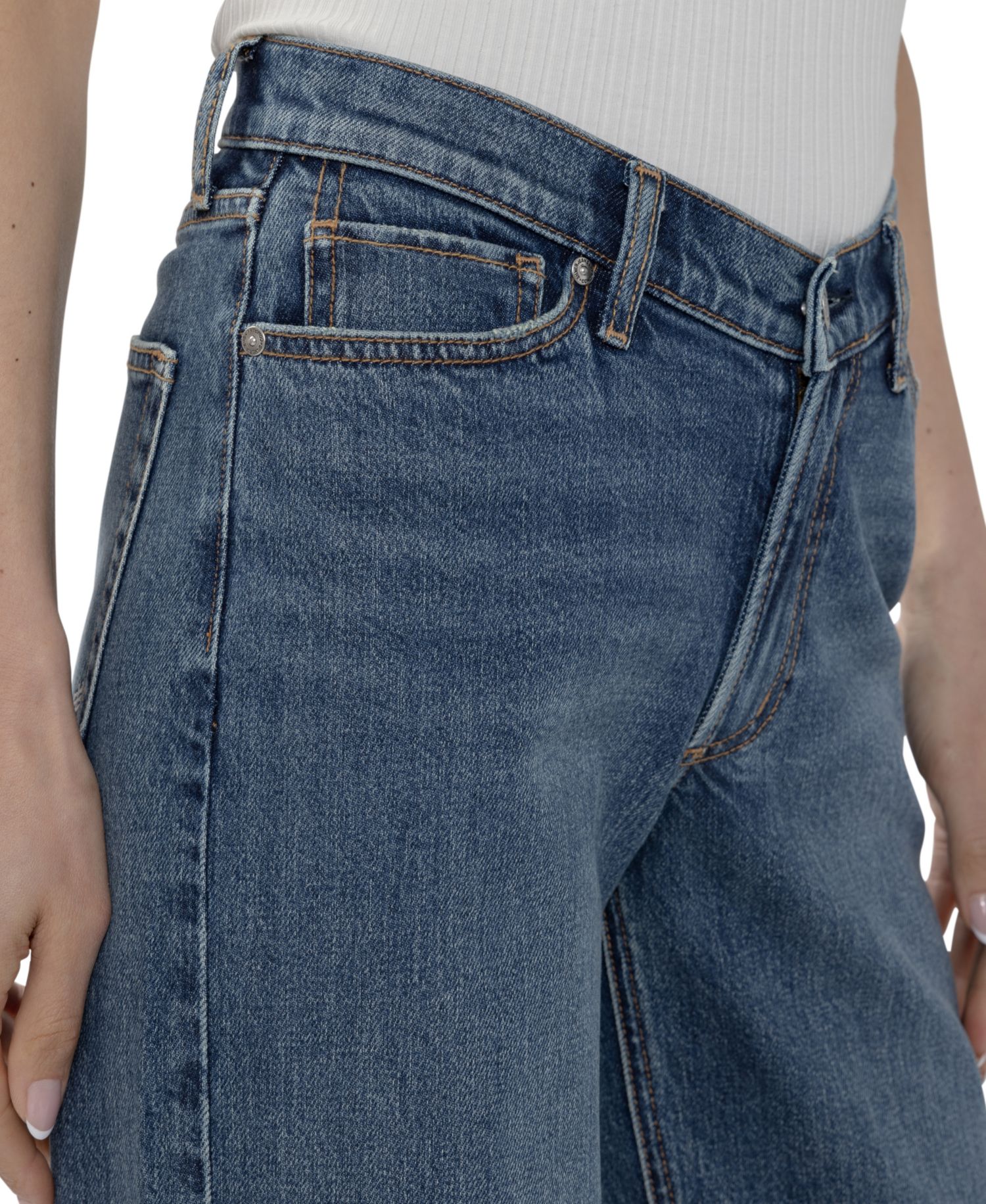 Women's Low-Rise Wide-Leg V-Front Jeans
