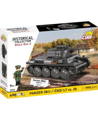 Historical Collection WWII Panzer 38(t) / Lt Vz. 38 2-in-1 690-Piece Building Set, Ages 9+