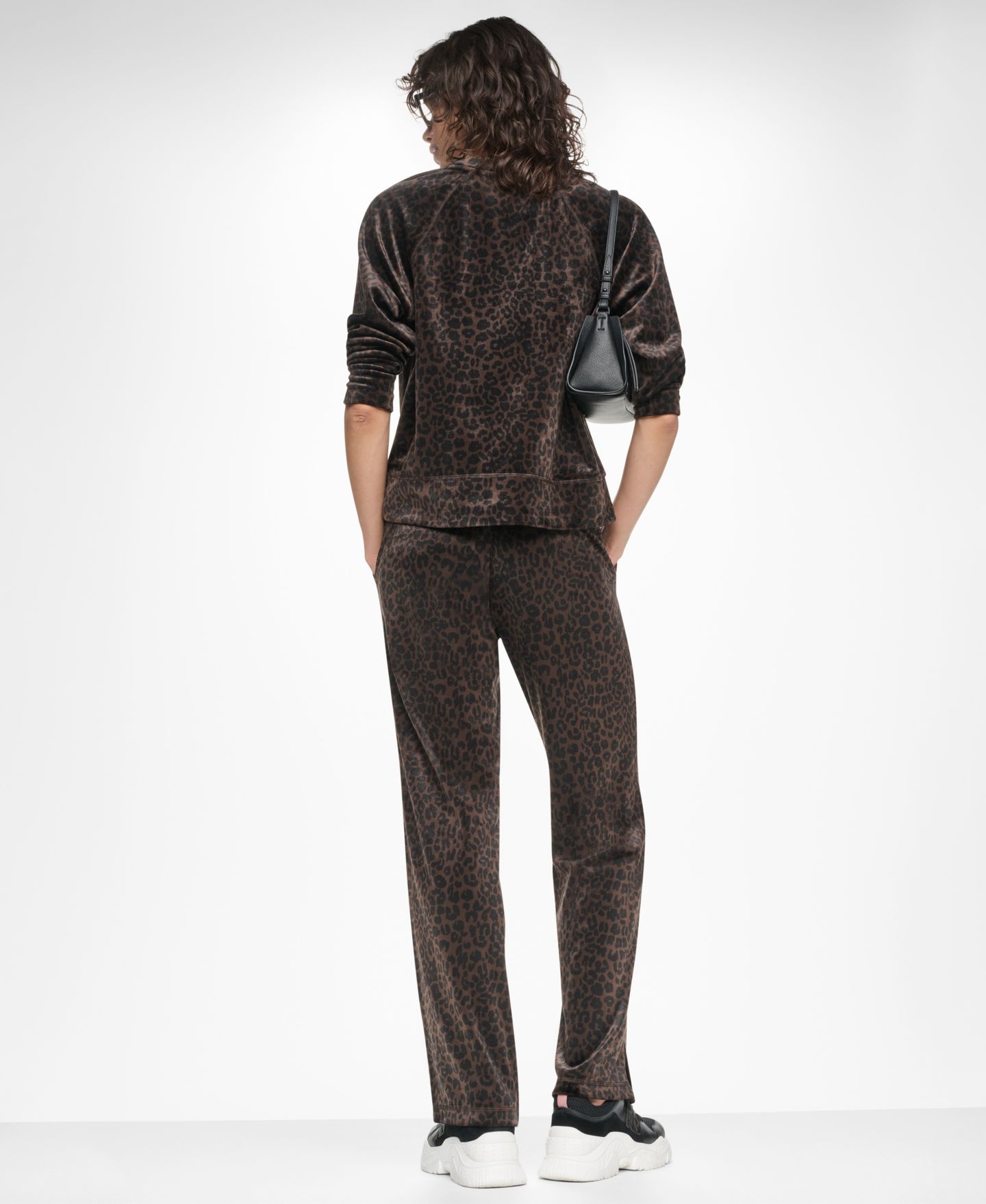 Женский свитер DKNY Sport Leopard-Print Super-Soft Velour Raglan Pullover Top, цвет: Леопардовый тёмно-коричневый — фото 13