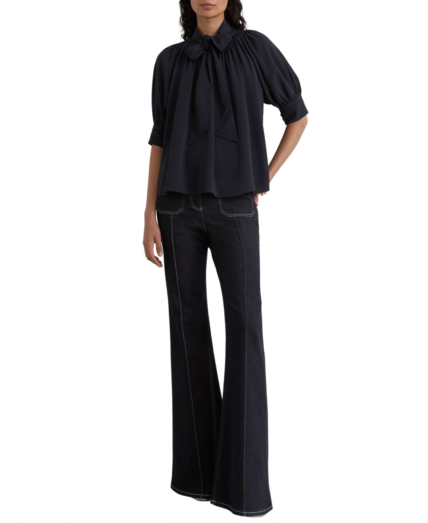 Женская блузка REISS Lerina Tie-Neck Short-Puff Sleeve Crepe Georgette, цвет: Тёмно-синий — фото 2