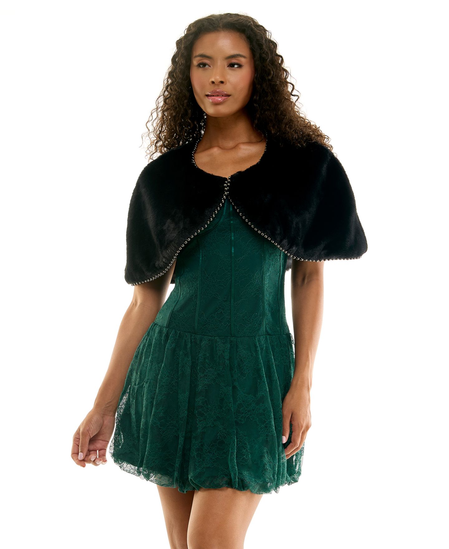 Женские куртки INVITEE Juniors' Faux Fur Beaded-Trim Cropped Capelet, цвет: Чёрный — фото 6