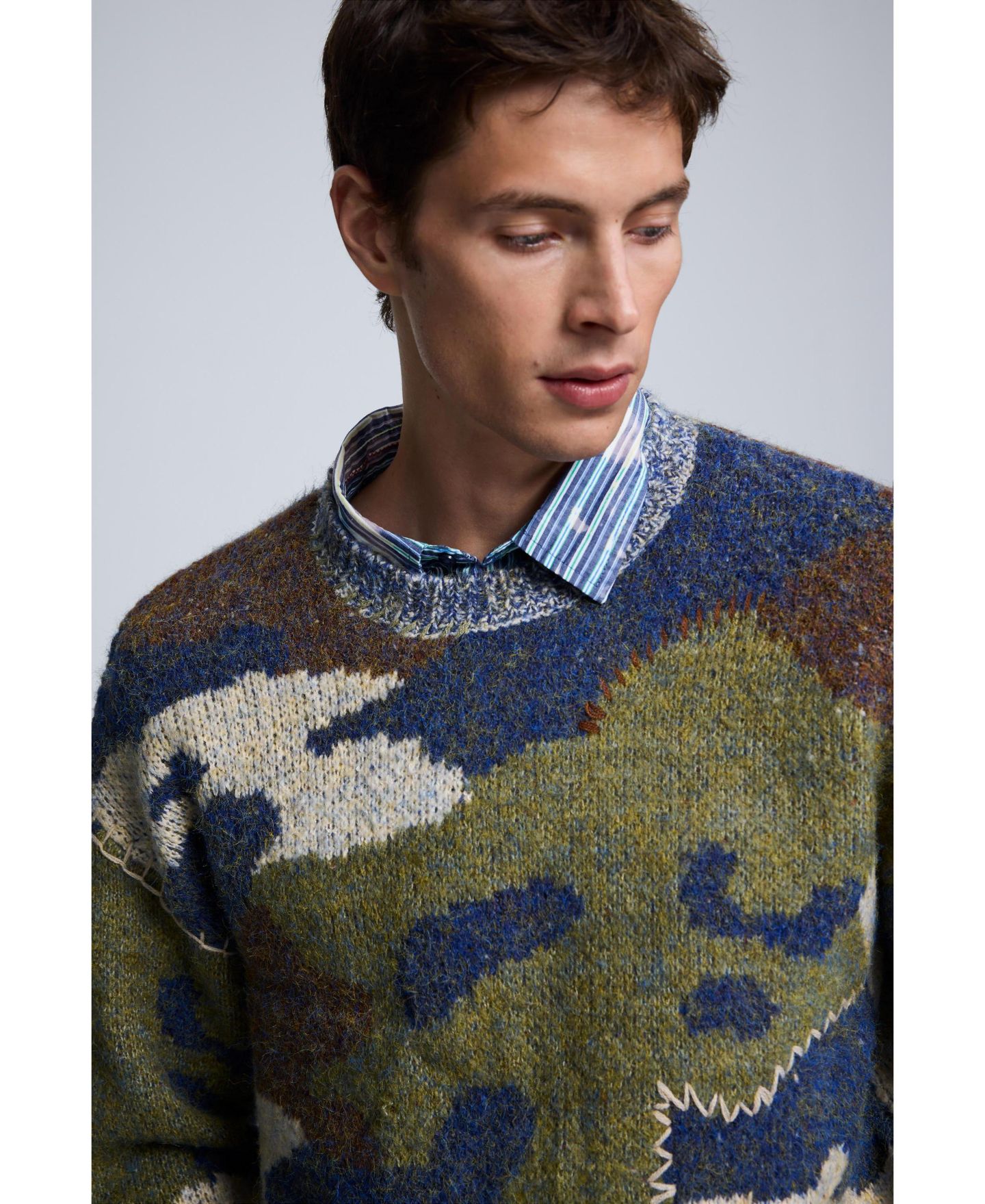 Мужской свитер Desigual Camouflage Jacquard Print Crewneck Long-Sleeve Sweater, цвет: Светлый зелёный — фото 4