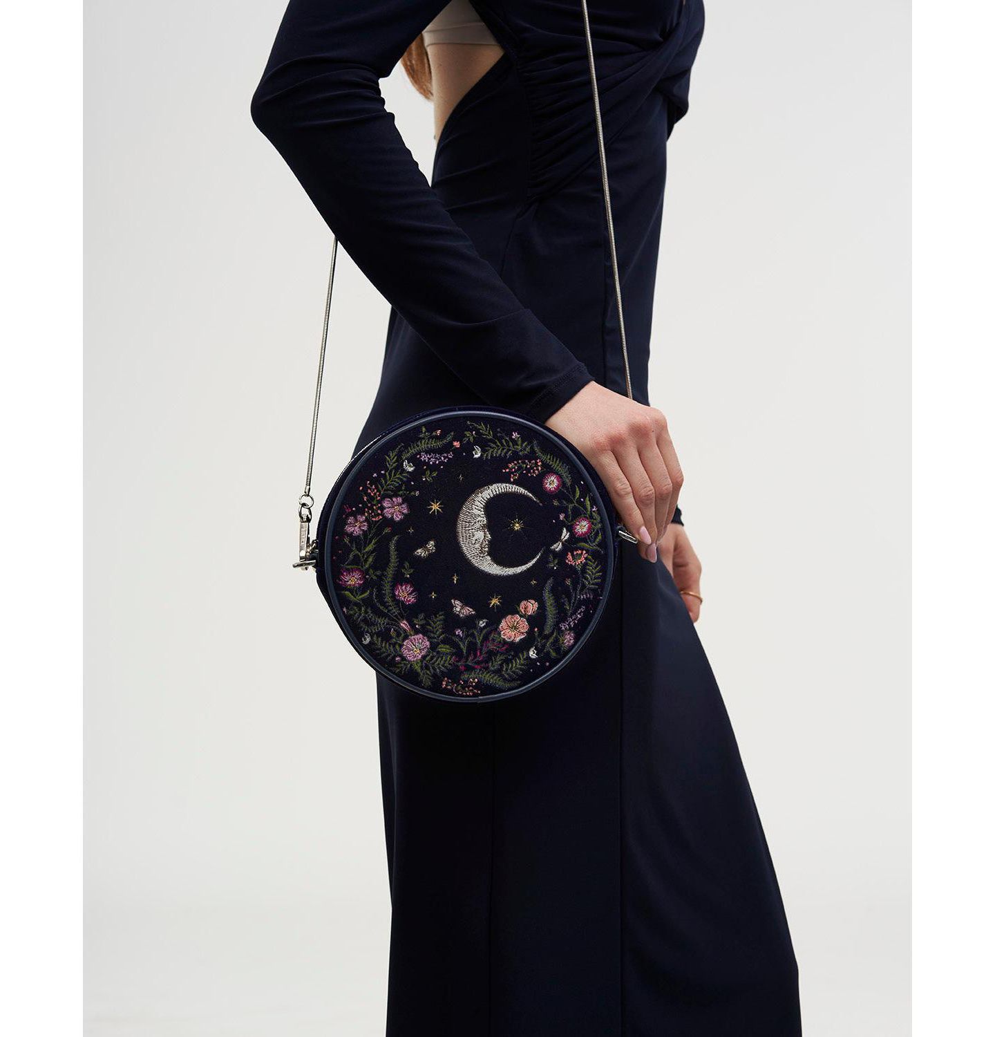 Женская сумка Fable England Chloe Midnight Garden Embroidered Circle, цвет: Тёмно-синий — фото 8