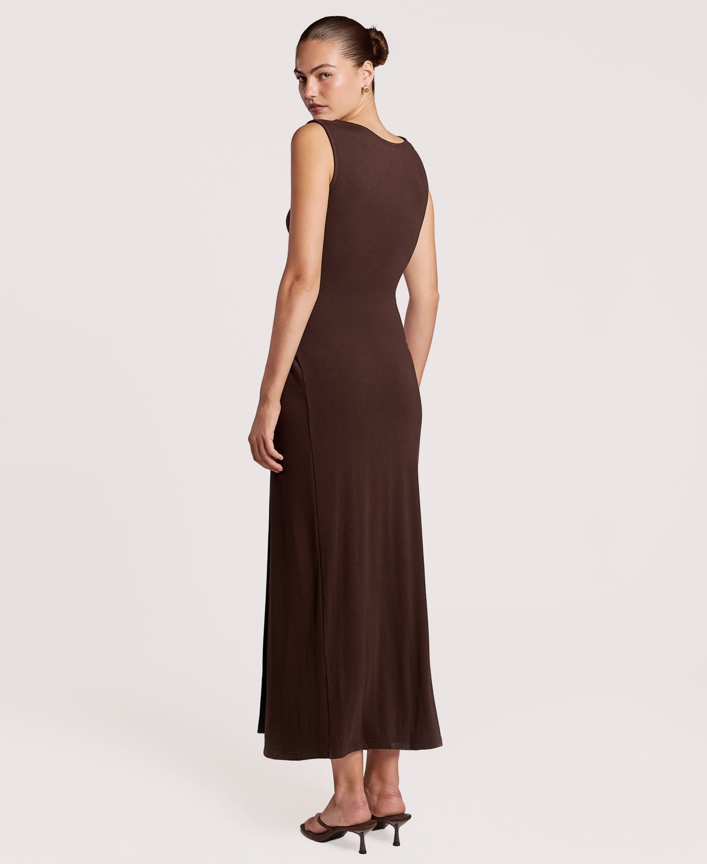 Женское платье 4th & Reckless Nia Ruched-Waist Boat-Neck Sleeveless Maxi, цвет: Шоколадный — фото 5