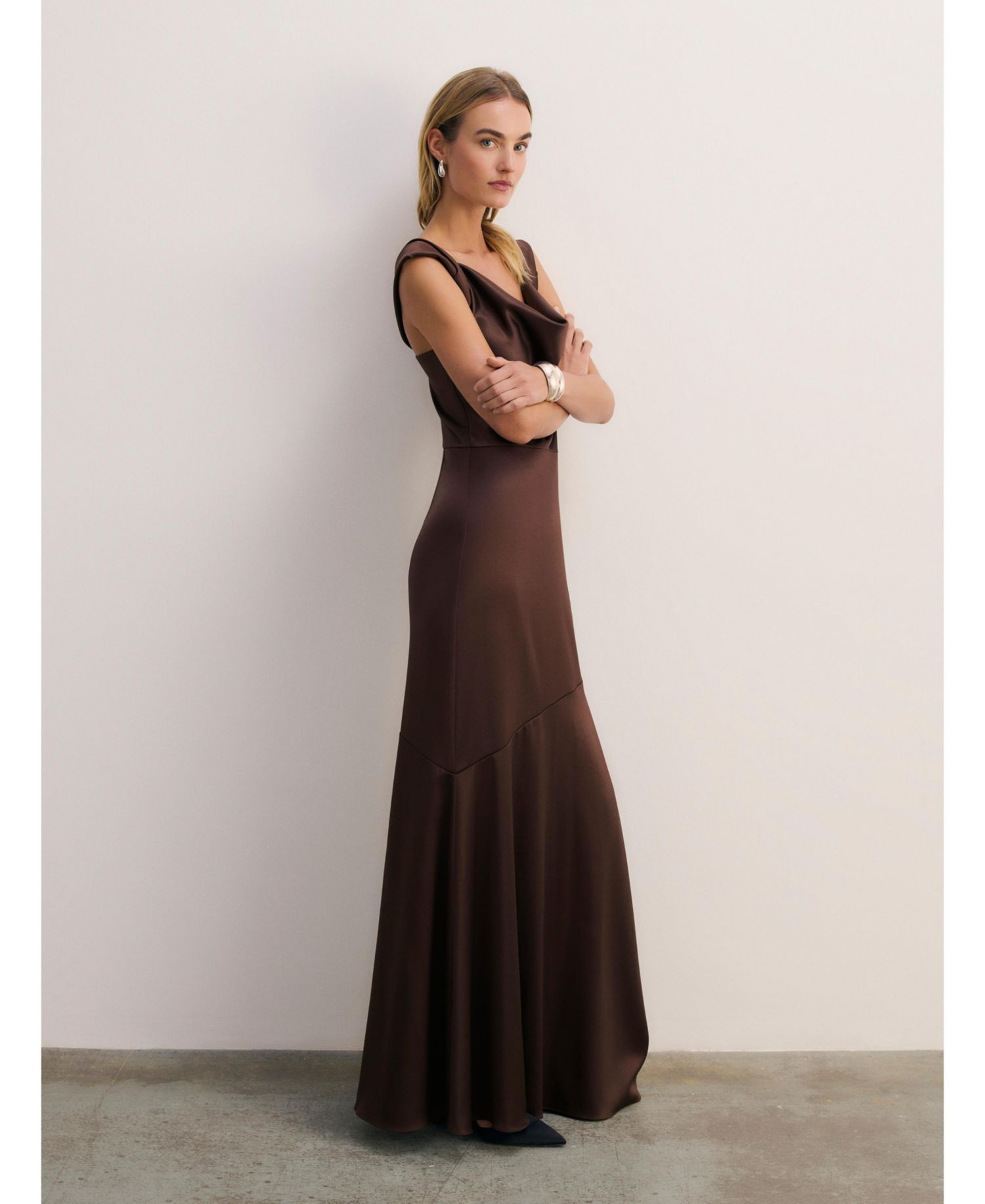 Women's Amorosi Cowl Neck Fit & Flare Sleeveless Gown