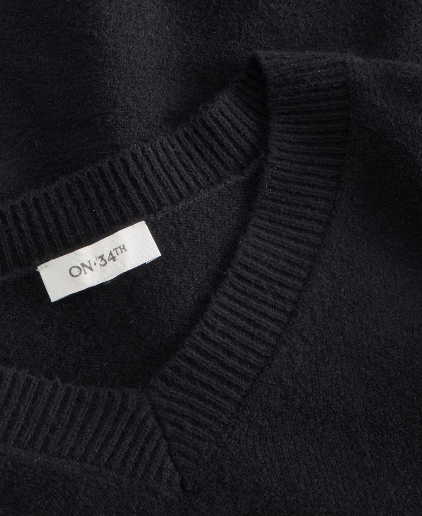 Женский свитер On 34th V-Neck Long-Sleeve, цвет: Глубокий чёрный — фото 4