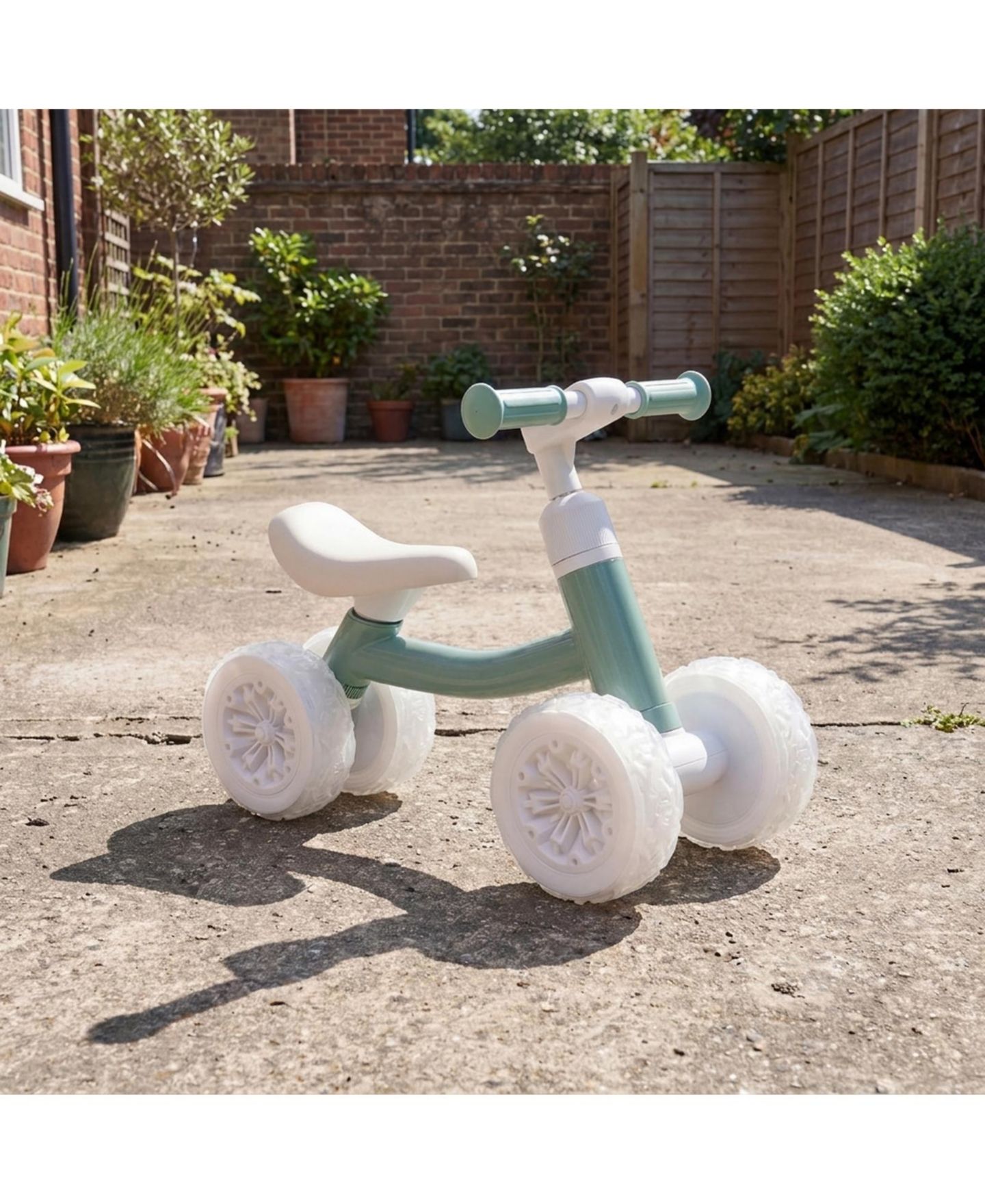 Детская игрушка HONGGE Baby Balance Bike with Light-Up Wheels and Adjustable Seat and Handlebar, 55 lb. Capacity, Ages 1-3, цвет: Зелёный — фото 2