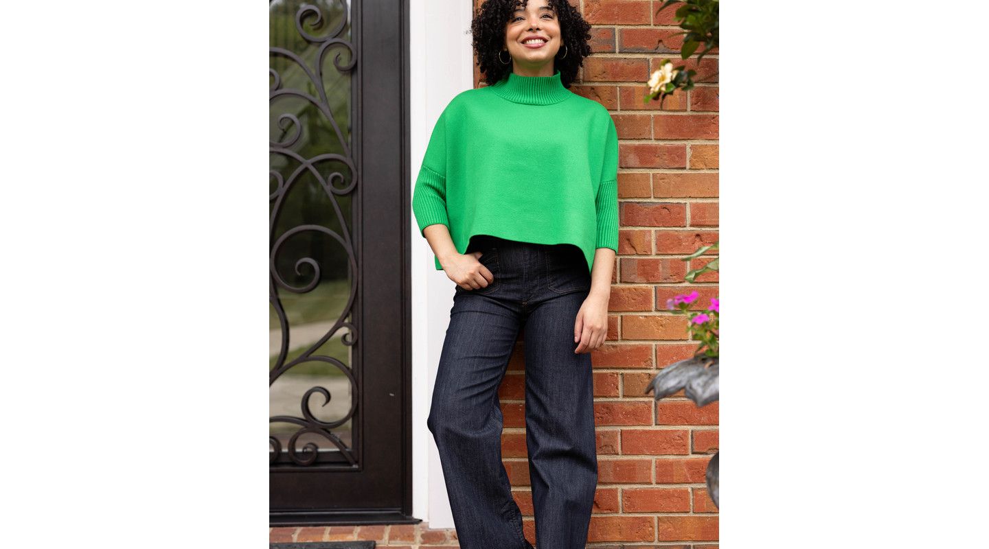 Женский свитер Caldwell Collection Jordan One Size Cropped Turtleneck with 3/4 Sleeves and Detail Cuff., цвет: Изумрудный зелёный — фото 4