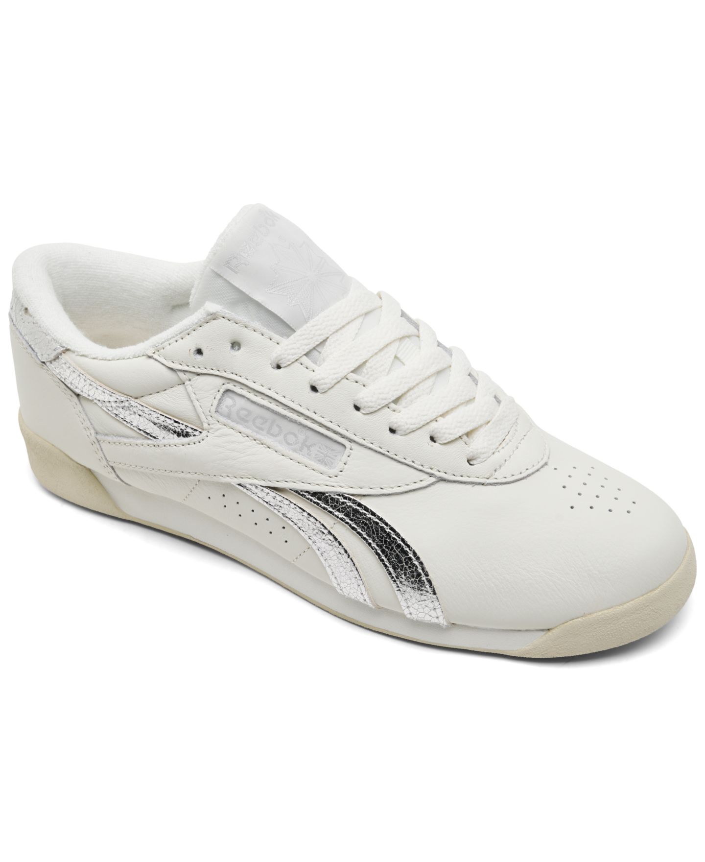 Женские кроссовки Reebok Freestyle Lo Lifestyle Low-Top 80s-Inspired, цвет: Белый / Серебристый — фото 1