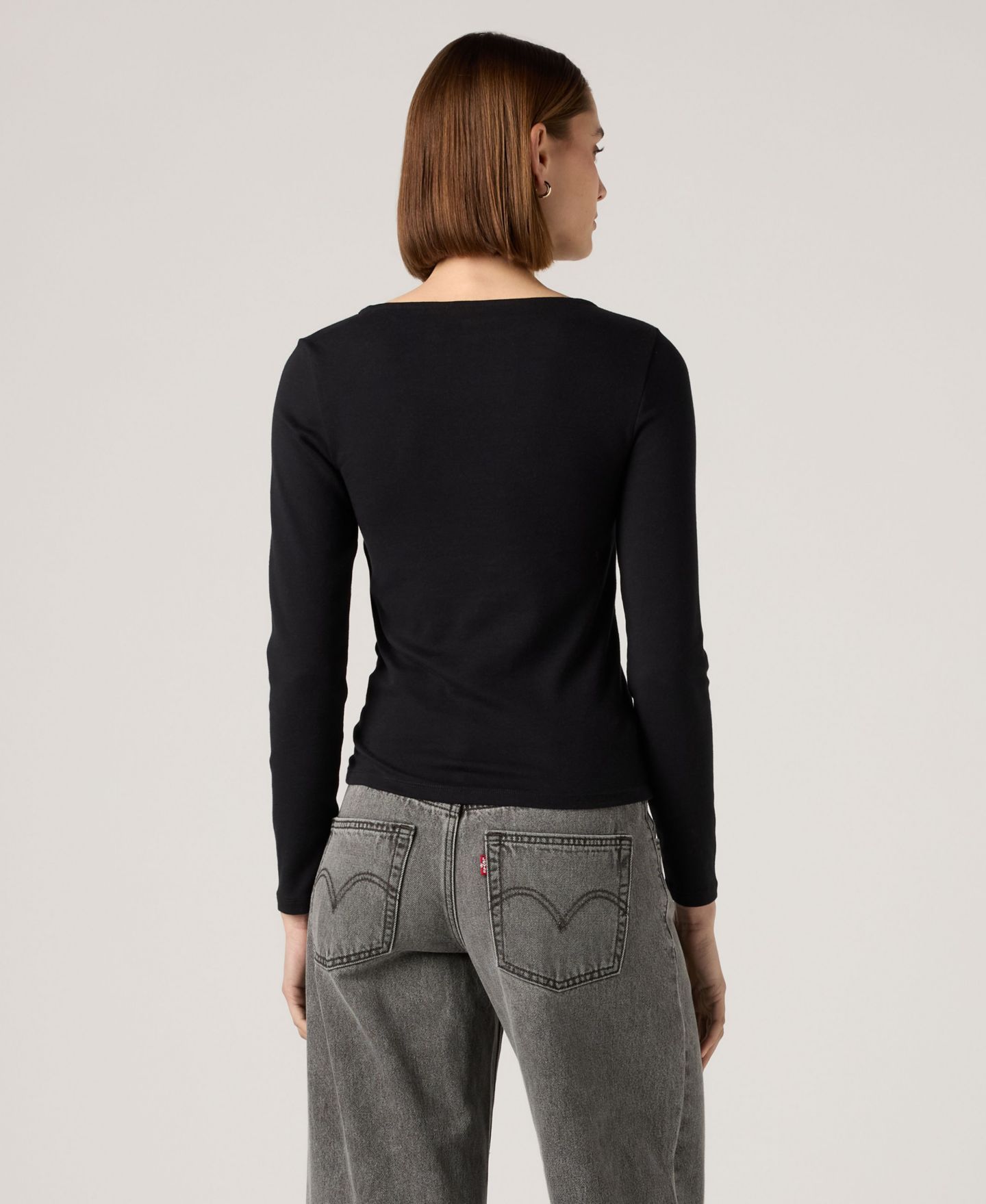 Женская асимметричная футболка Levi's Allie с вырезом-лодочкой и длинным рукавом, цвет: Антрацитовый ночной — фото 4