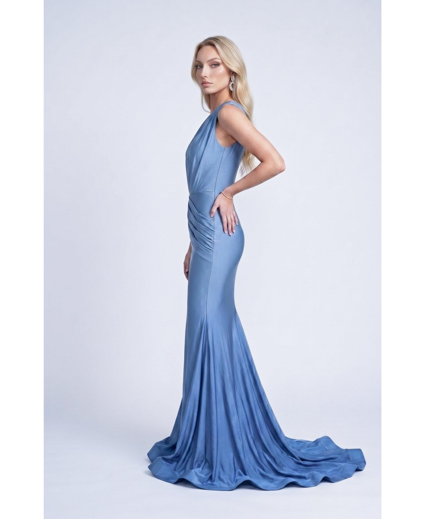 Женское платье Jessica Angel Ruched Plunge Pleated Sleeveless Mermaid Gown, цвет: Синий — фото 4