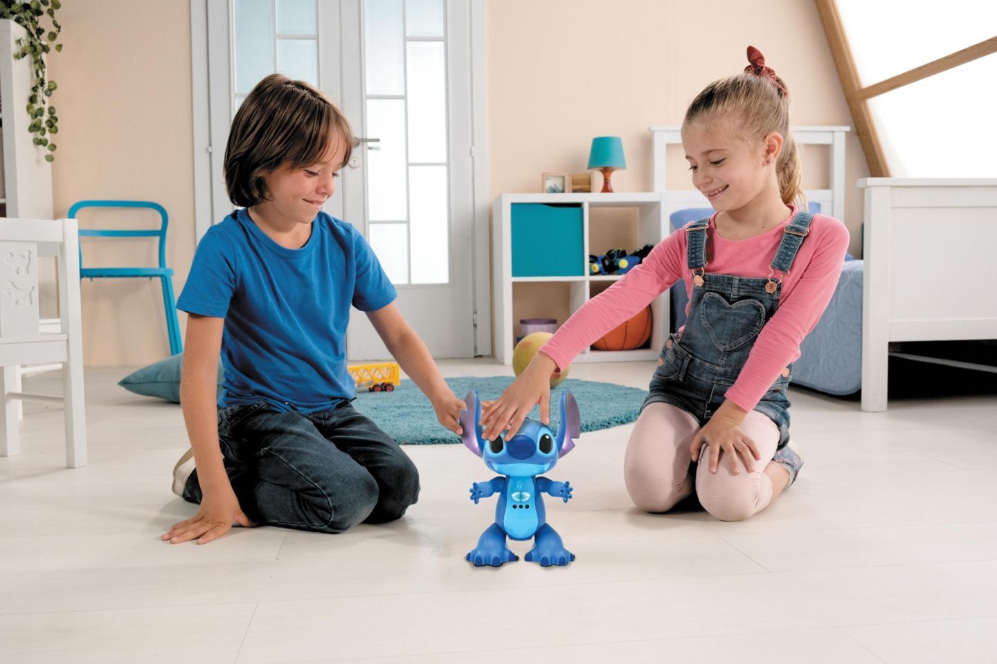 Детская игрушка Disney Stitch Remote-Controlled Interactive Programmable Robot — фото 4