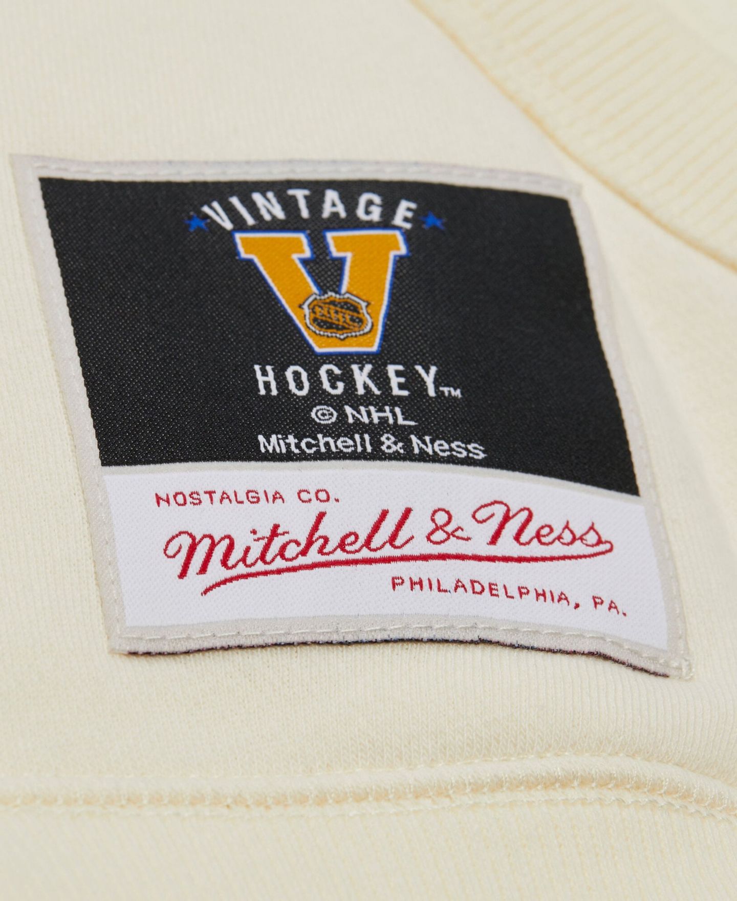 Мужское худи Mitchell & Ness Cream Buffalo Sabres Walk-Off Vintage Logo Fleece — фото 4