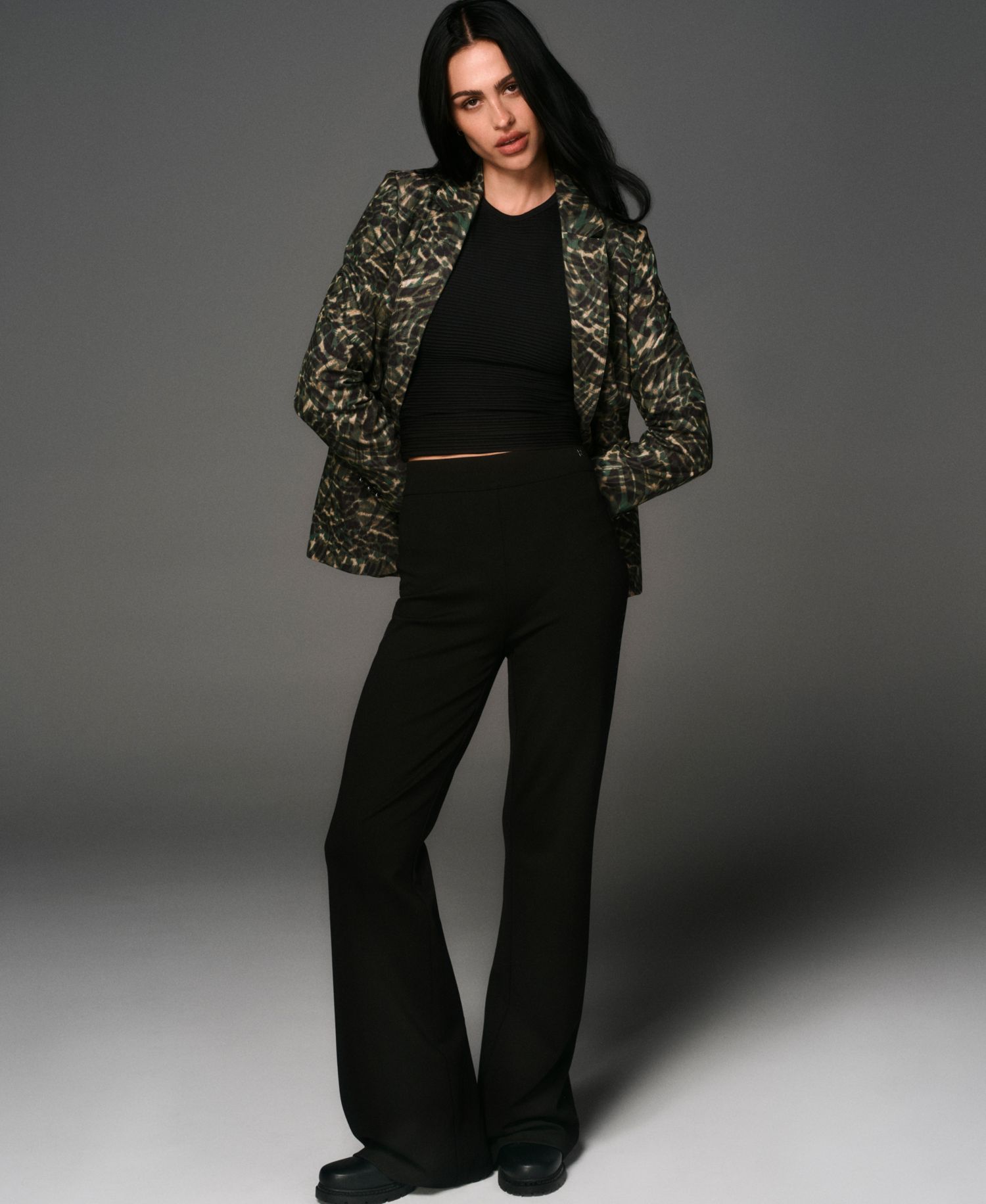 Women's Two-Button Collared & Flap Pockets Jacket