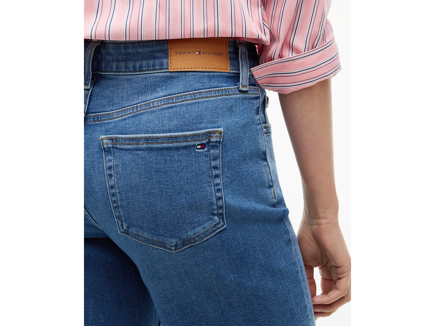Женские шорты Tommy Hilfiger Mid-Rise Slim Cuffed Denim Shorts, цвет: Светлый синий — фото 4