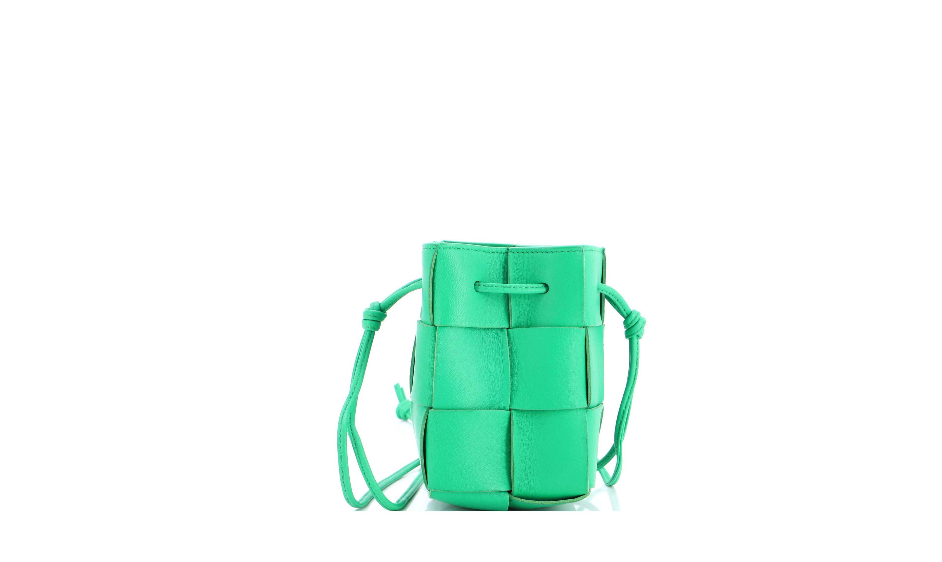 Pre-Owned Bottega Veneta Small Cassette Bucket Bag Maxi Intrecciato Plisse Leather