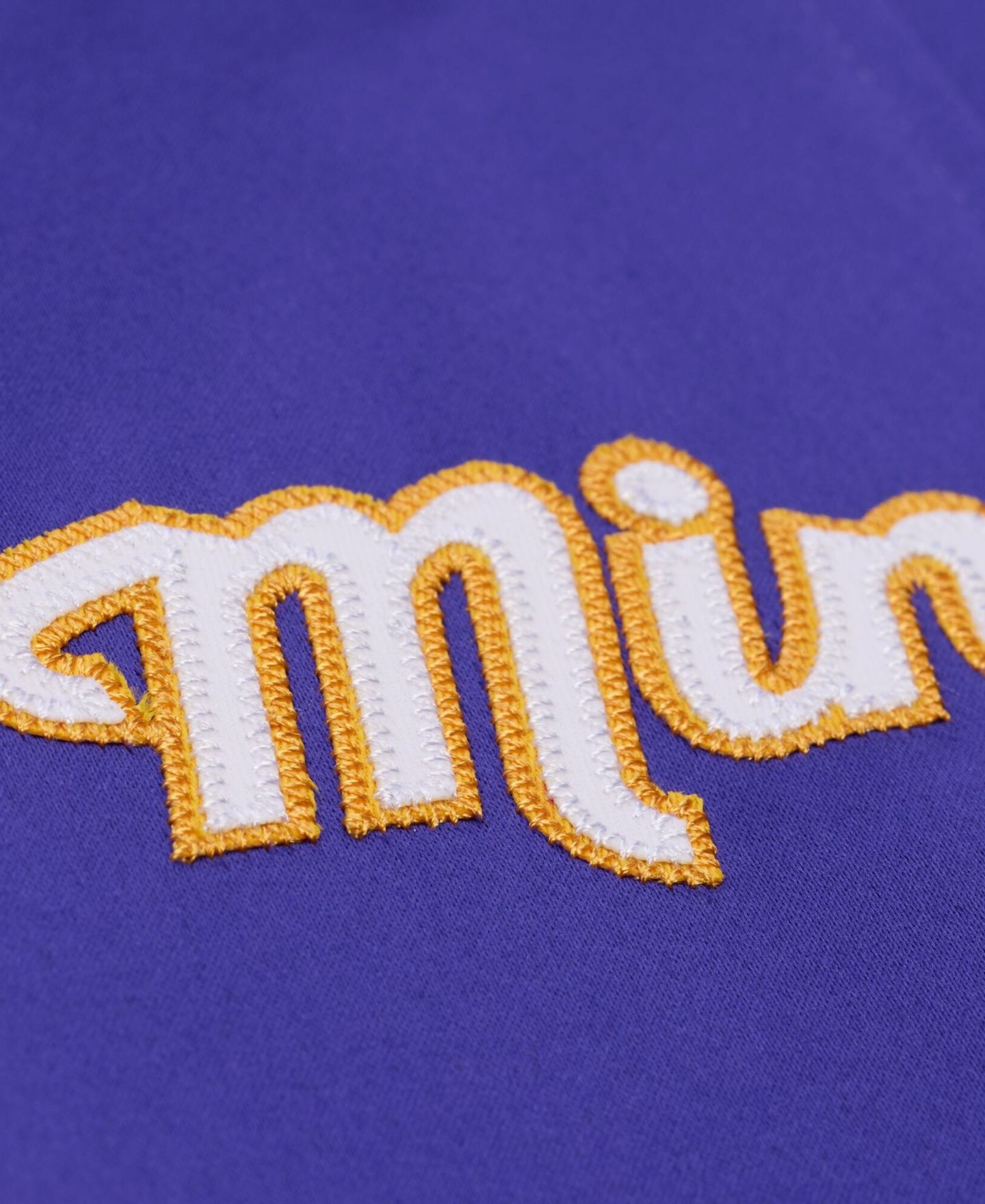 Женская куртка Mitchell & Ness Purple Minnesota Vikings Full-Snap Satin — фото 4