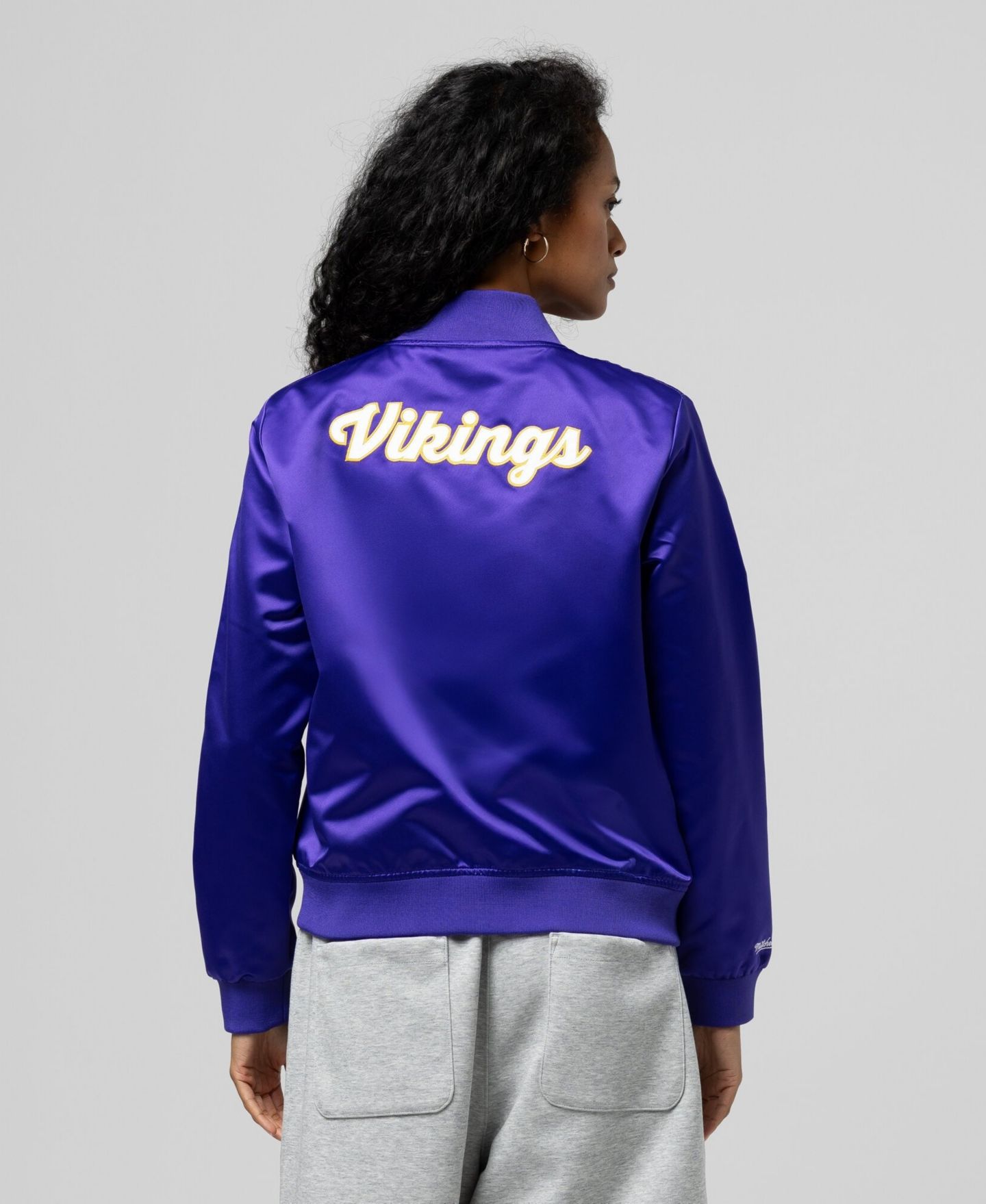 Женская куртка Mitchell & Ness Purple Minnesota Vikings Full-Snap Satin — фото 6