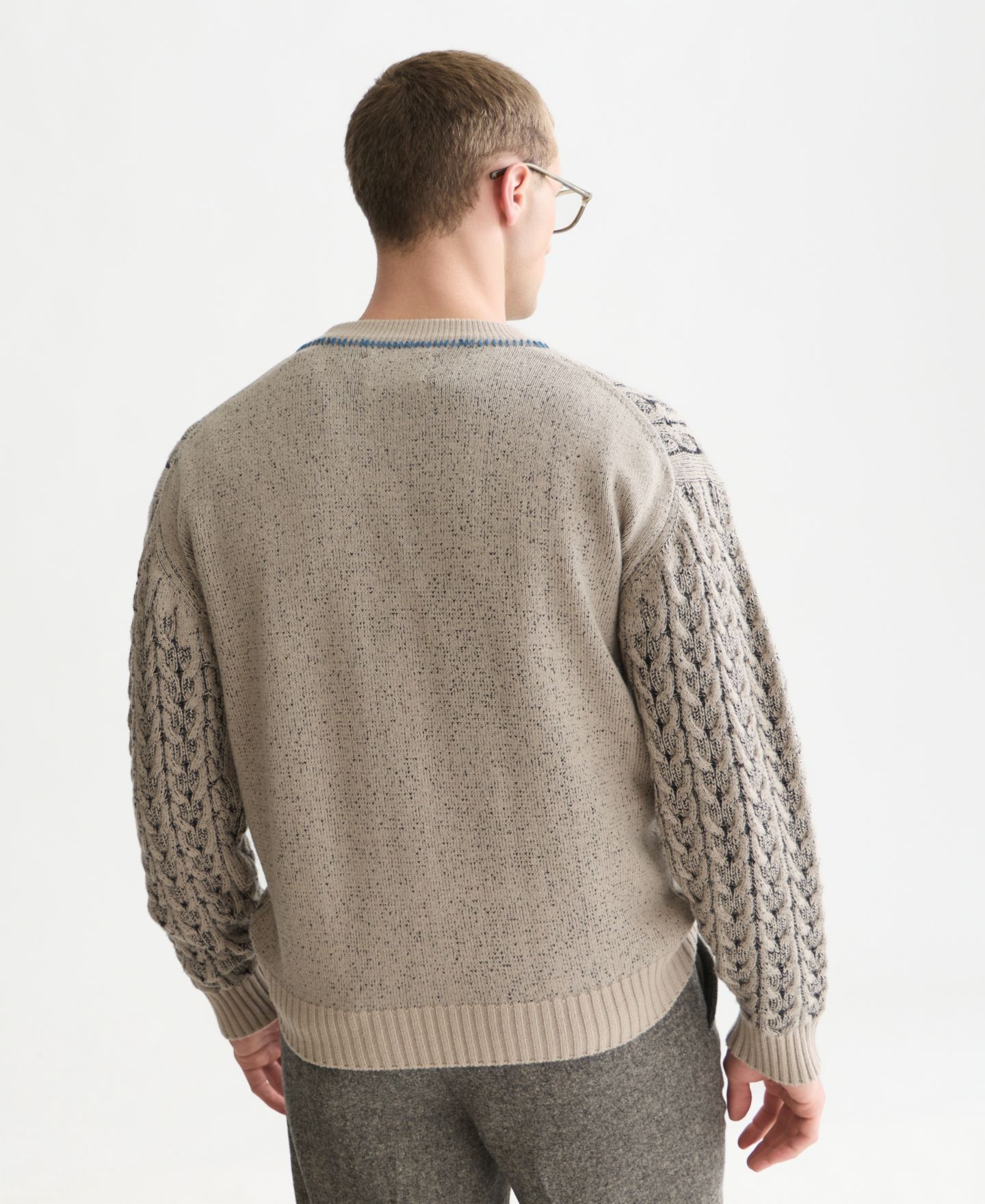 Мужской пуловер Scotch & Soda косой вязки с V-образным вырезом из смеси шерсти, цвет: Чистый меланжевый — фото 3