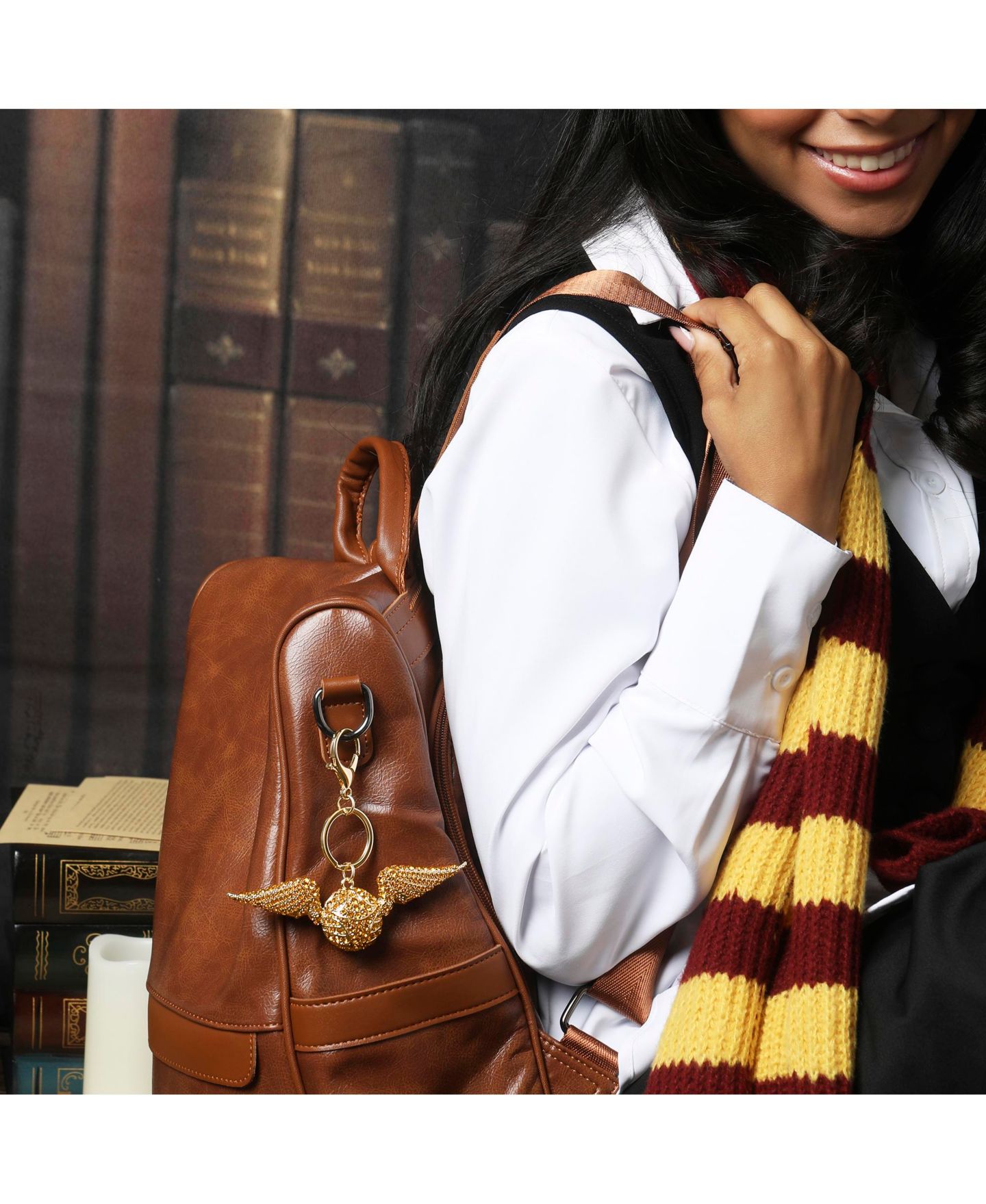Женский брелок Harry Potter Golden Snitch Keychain Bag Charm Pave Crystal Official License, цвет: Золотой — фото 3
