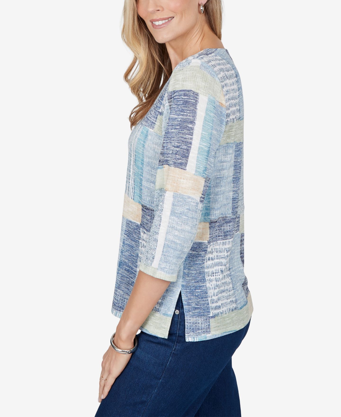 Женская блузка Alfred Dunner Petite 3/4-Sleeve V-Neck Side-Slit, цвет: Синий разноцветный — фото 3