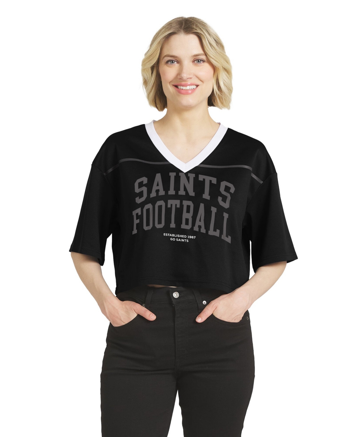 Wear by Erin Andrews Women's New Orleans Saints Cropped V-Neck T-Shirt