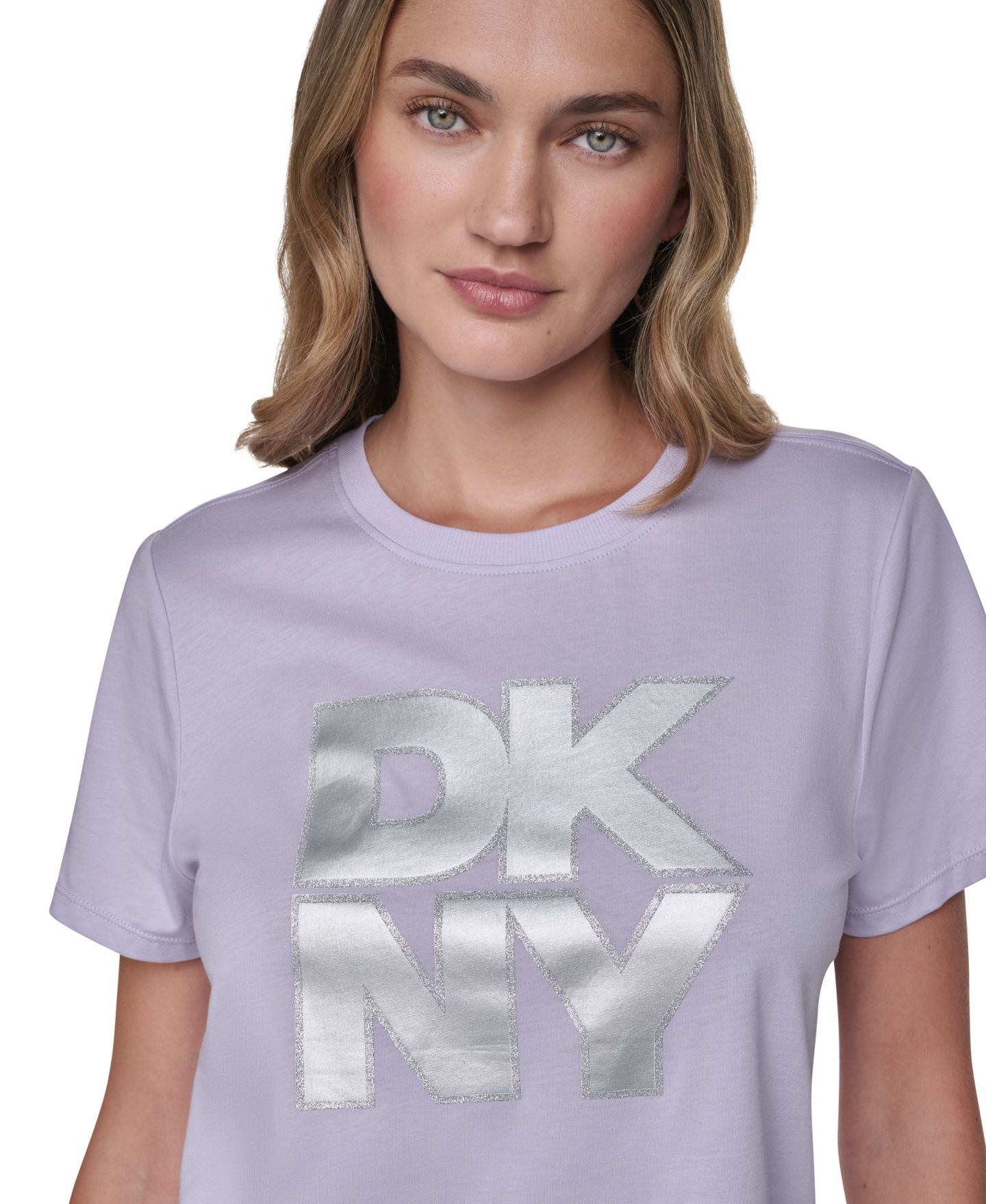 Женская футболка DKNY Sport Stacked Foil Glitter Logo Short-Sleeve Relaxed Fit, цвет: Сиреневый морозный — фото 4