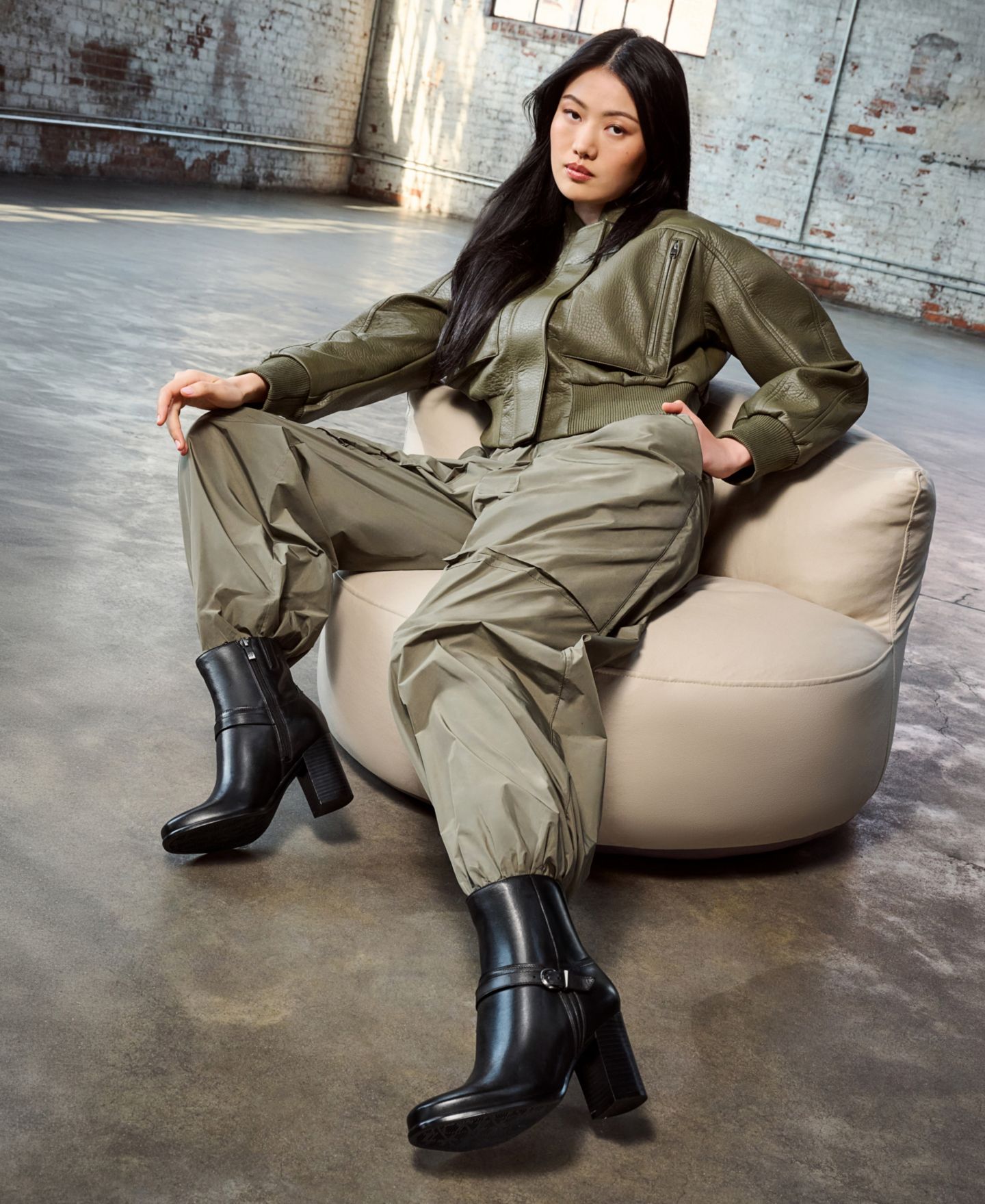 Женские ботинки Naturalizer Leighton Zipper Short Booties, цвет: Чёрный кожаный — фото 4