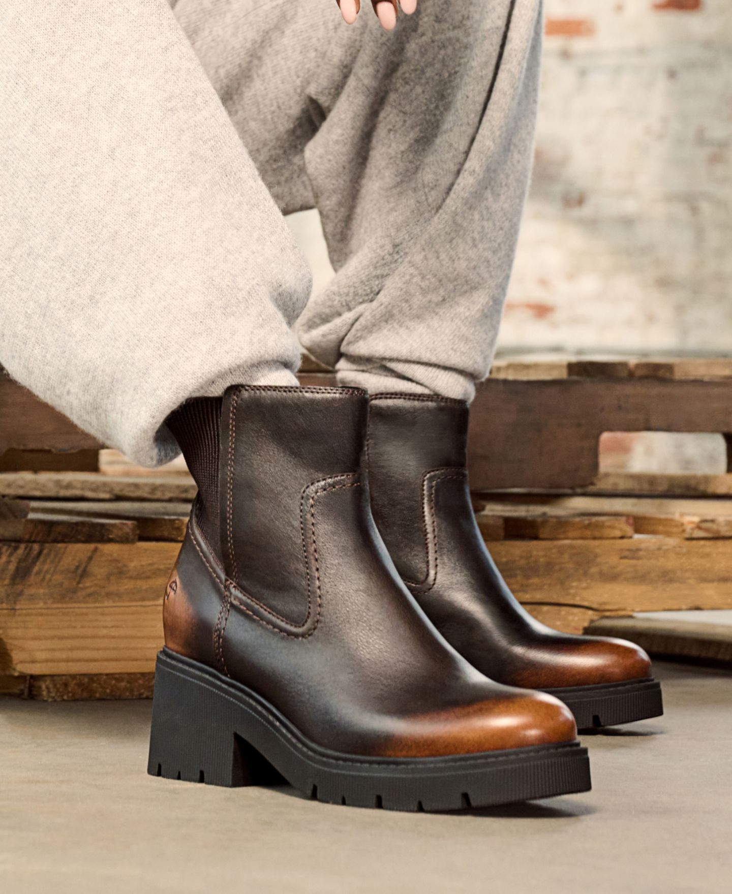 Женские ботинки Naturalizer Juni Lug Sole Block Heel Chelsea, цвет: Чёрный / Коричневый кожаный — фото 3