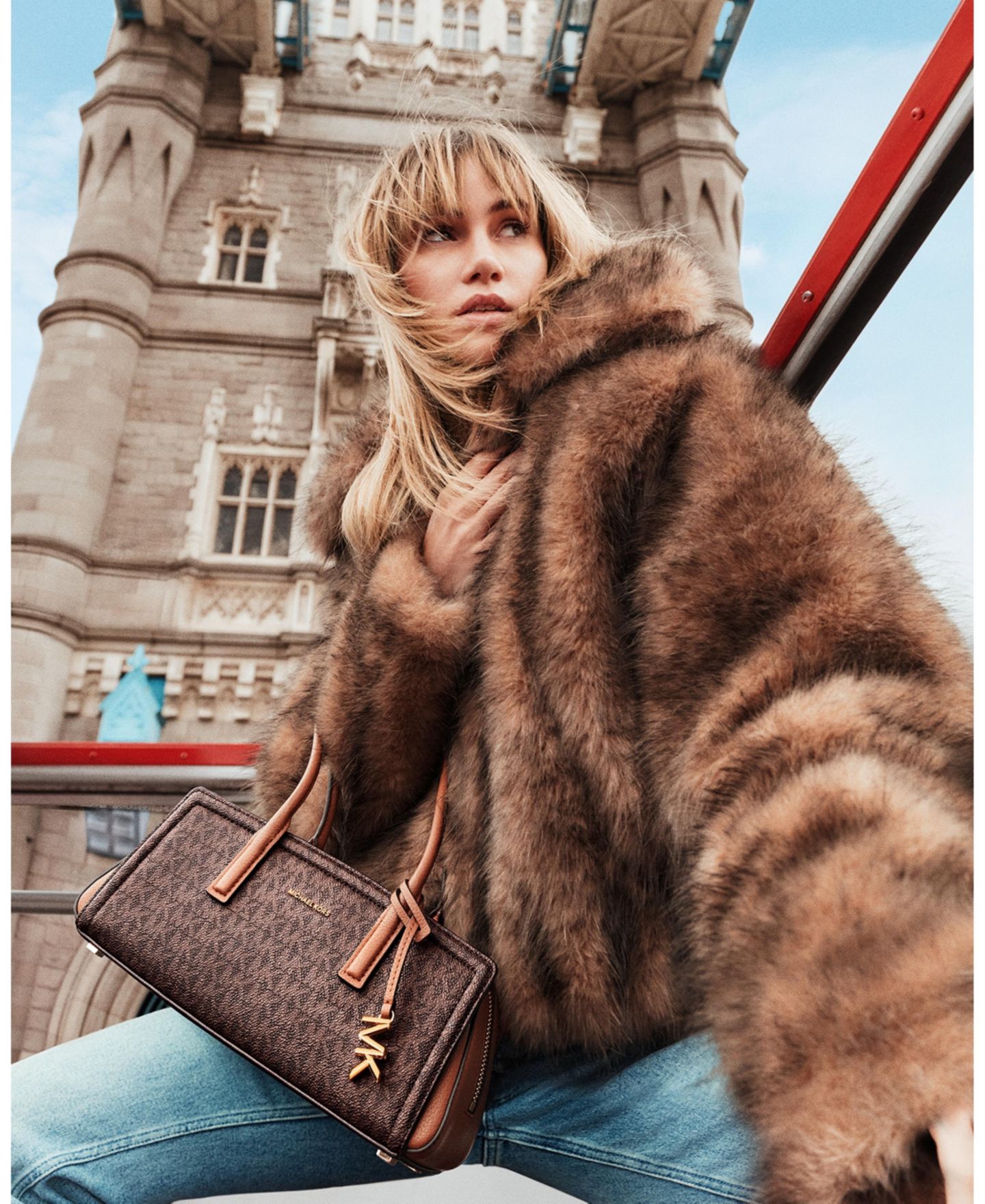 Женская сумка Michael Kors Laila Small East West Shoulder Tote Handbag, цвет: Коричневый — фото 8