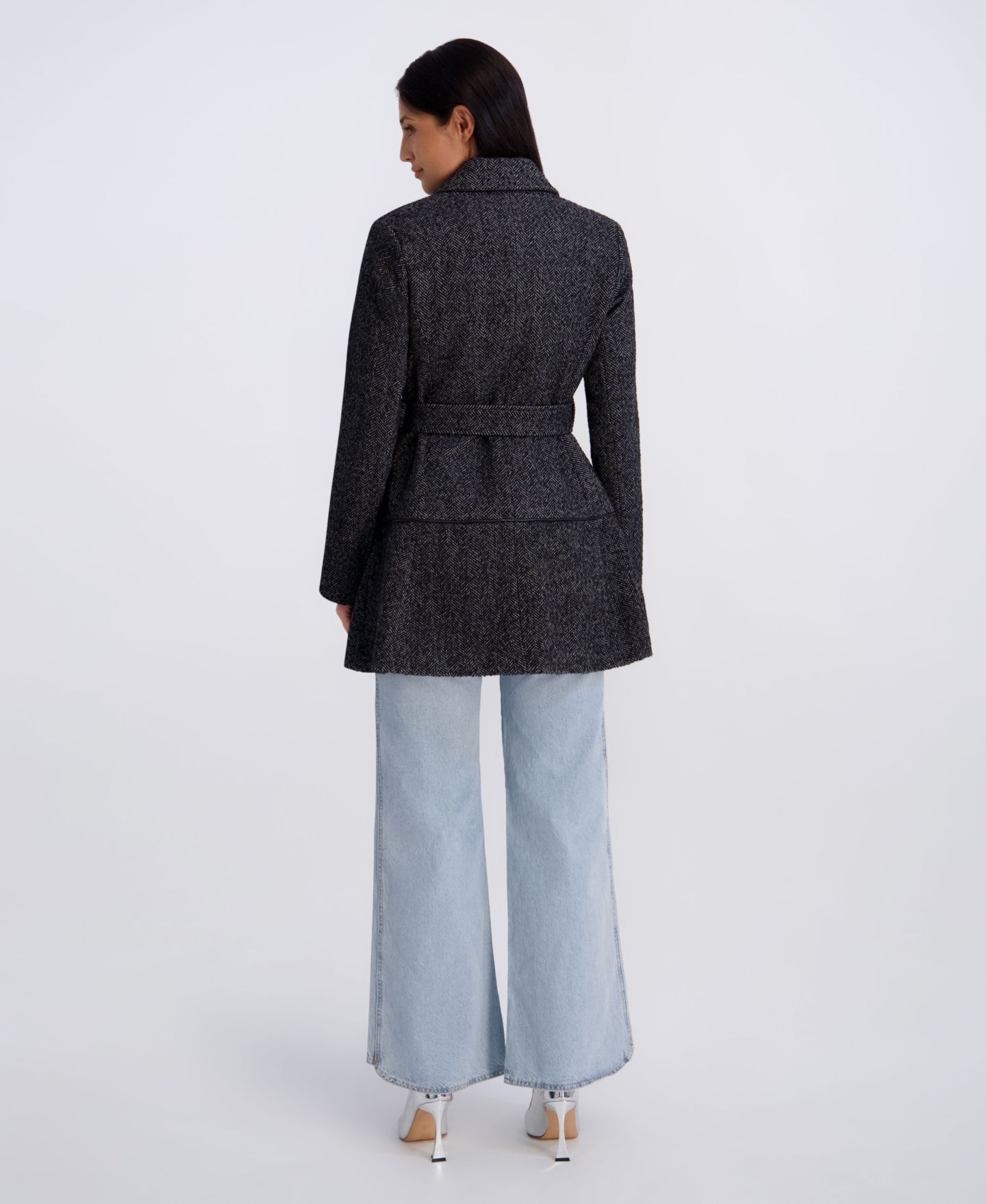 Женская куртка Kensie Belted Herringbone Tweed Skirted Wool, цвет: Чёрный / Белый — фото 2