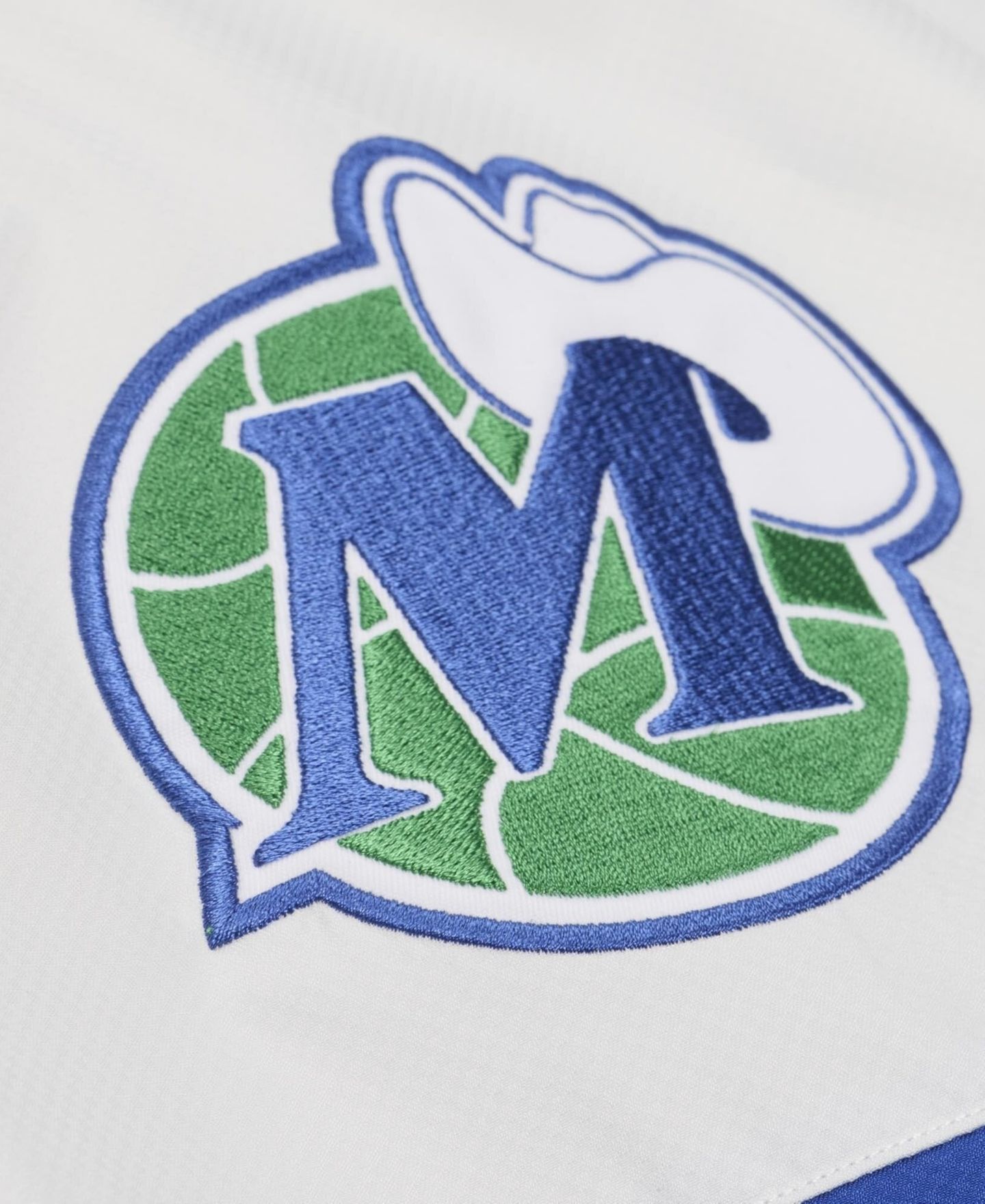Мужская куртка Mitchell & Ness Blue Dallas Mavericks Head Coach Lightweight Anorak Half-Zip Windbreaker — фото 5