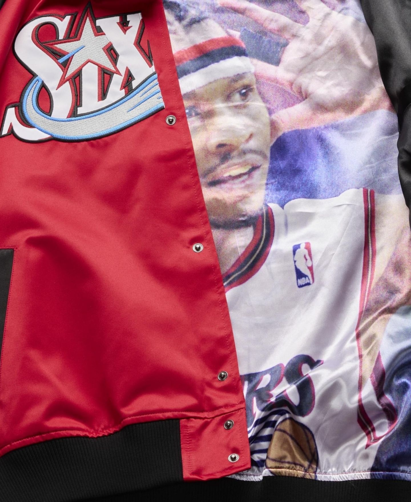 Мужская куртка Mitchell & Ness Allen Iverson Red Philadelphia 76ers Player Lightweight Satin — фото 4