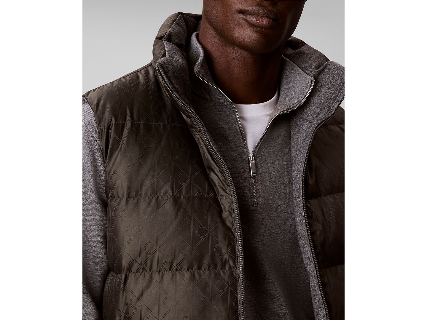 Мужской жилет Calvin Klein Reversible Puffer Full-Zip Vest, цвет: Beluga — фото 4