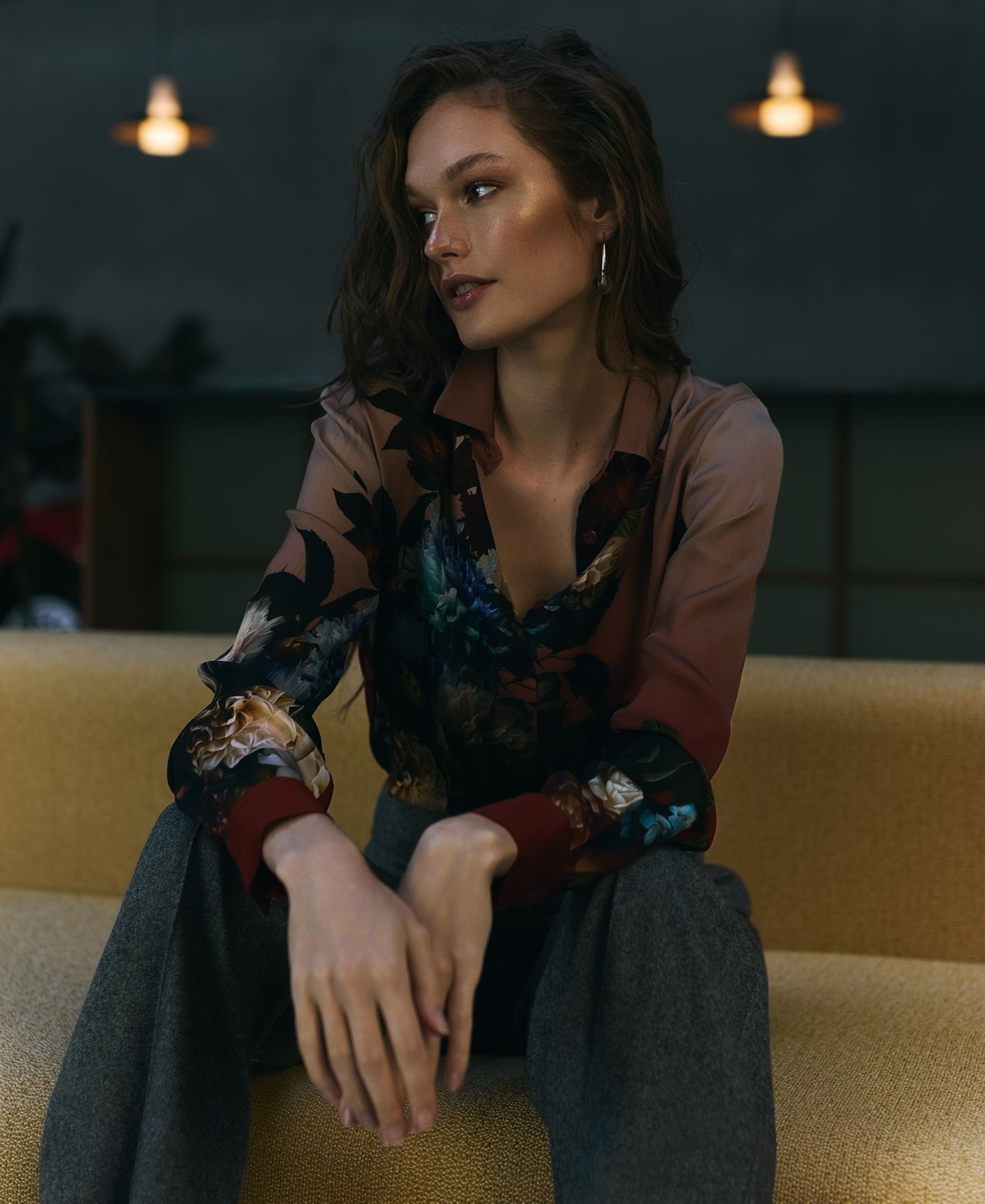 Женская блузка Elie Tahari Shae Long-Sleeve Button-Down Floral-Print, цвет: Тёмно-зелёный — фото 6