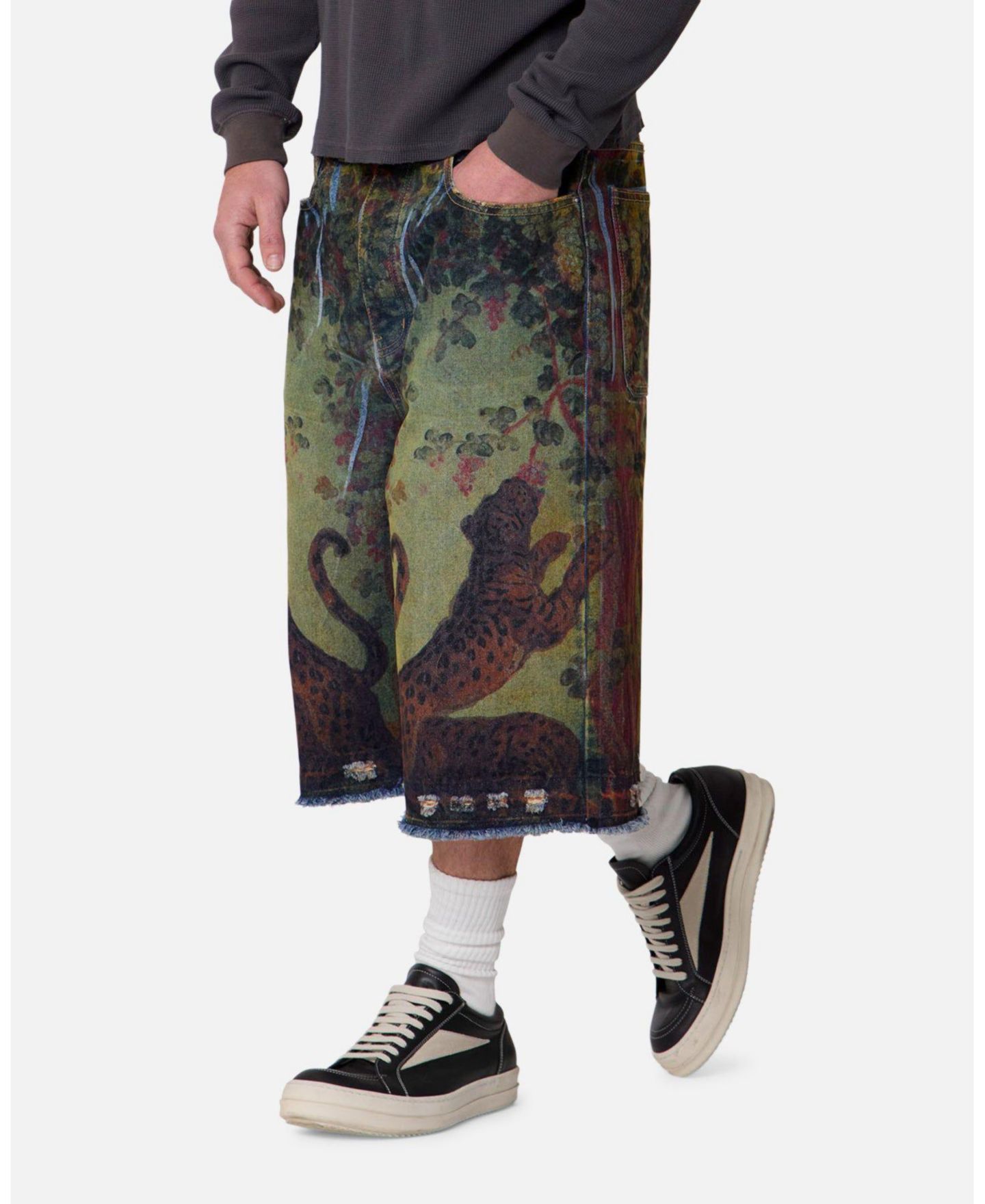 Мужские шорты mnml Ultra-Baggy Leopard-Print Denim, 14" Inseam, цвет: Зелёный — фото 4