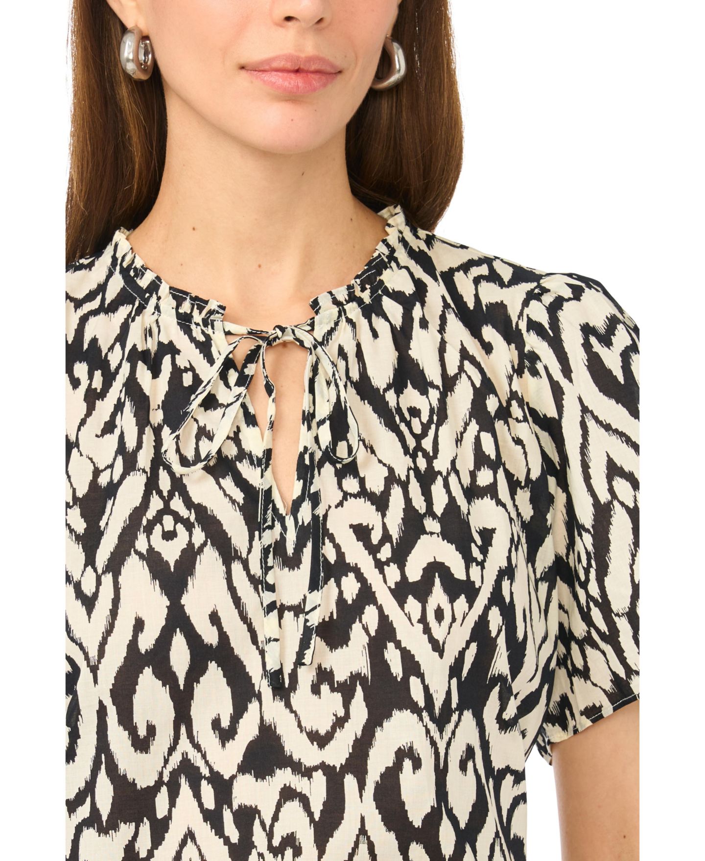 Женская блузка Vince Camuto V-Neck Flutter-Sleeve, цвет: Насыщенный чёрный — фото 4